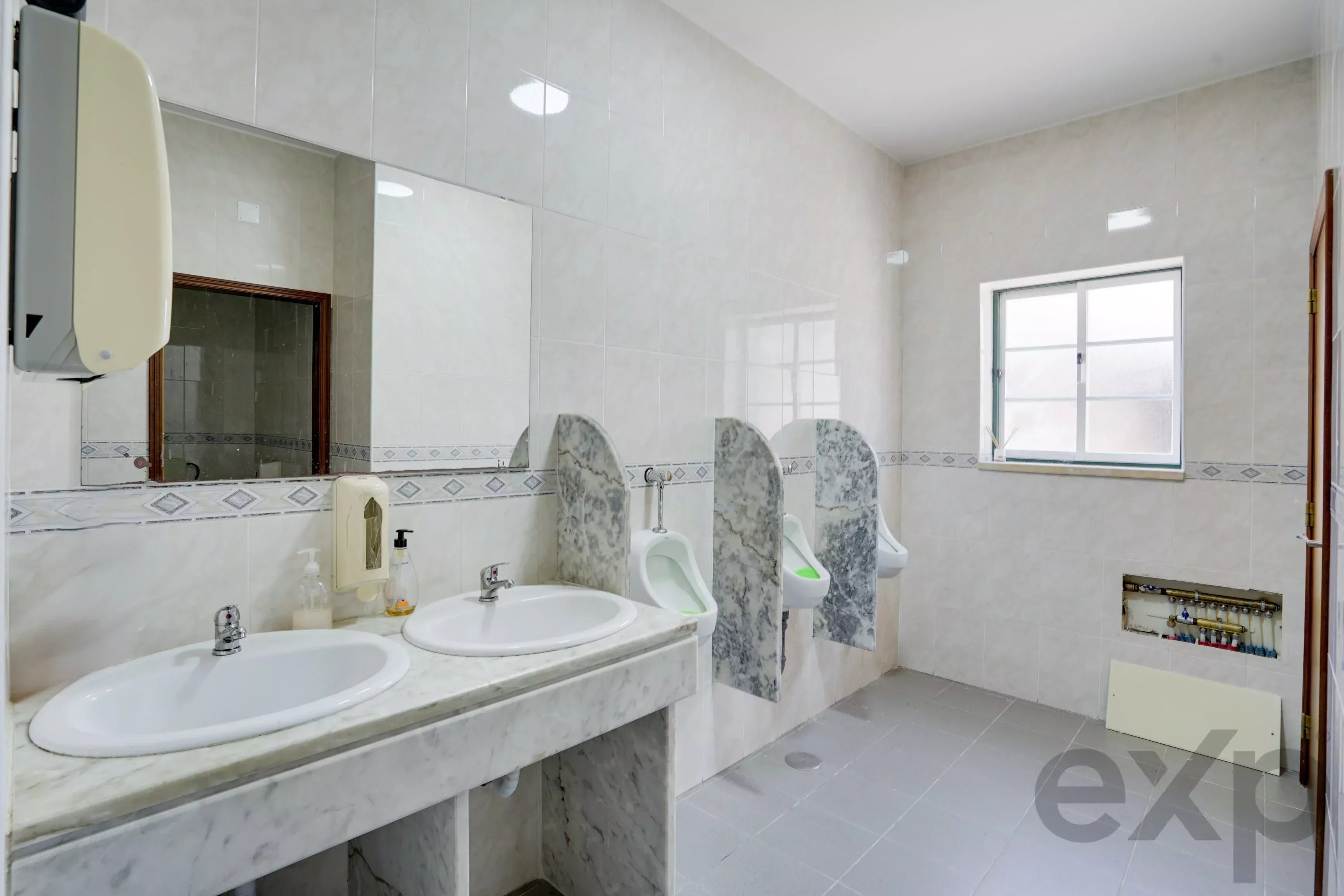 A dos Cunhados, Commercial Farm with a Plot of 9,630 Square Metres 87016840 image 22