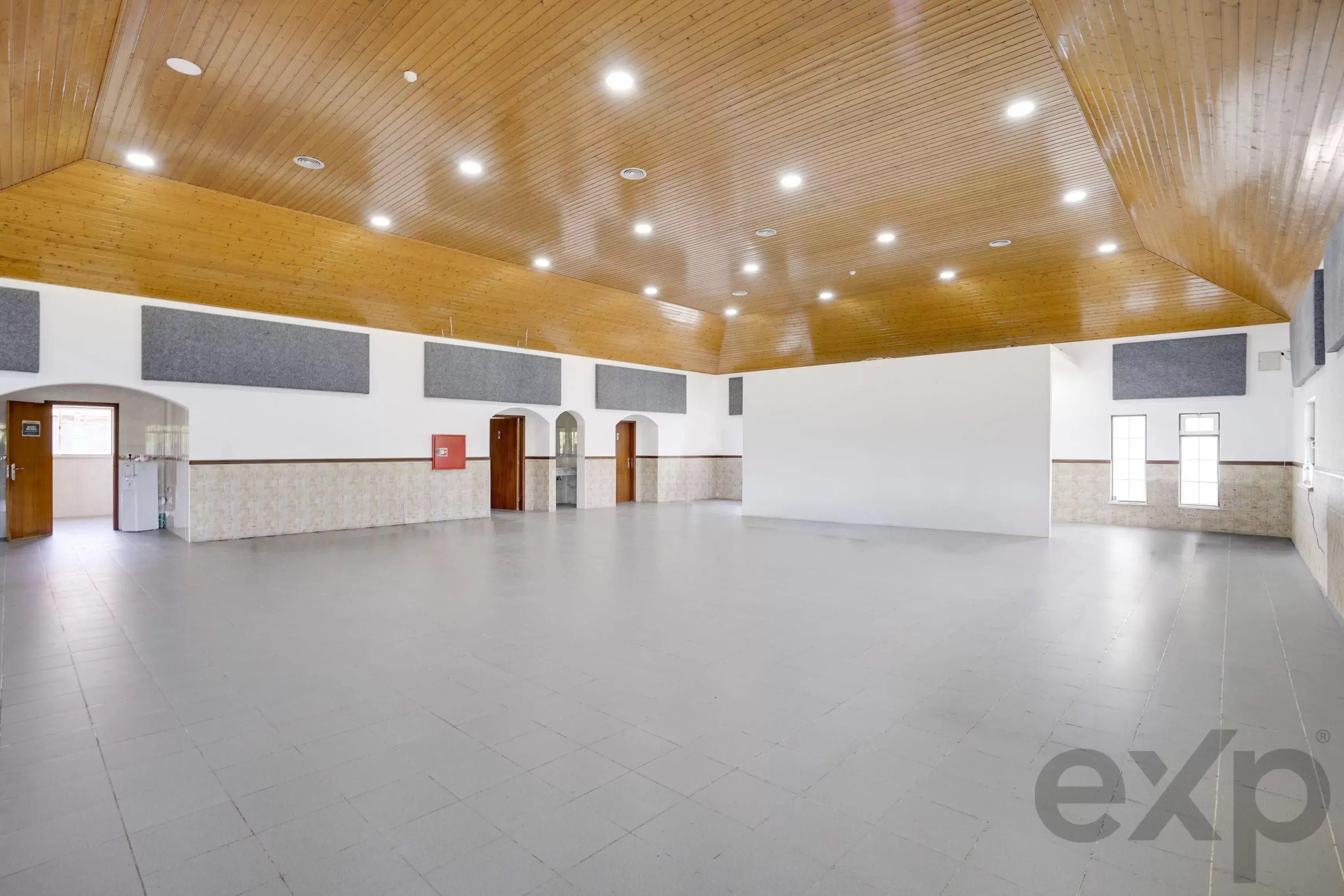 A dos Cunhados, Commercial Farm with a Plot of 9,630 Square Metres 87016840 image 12