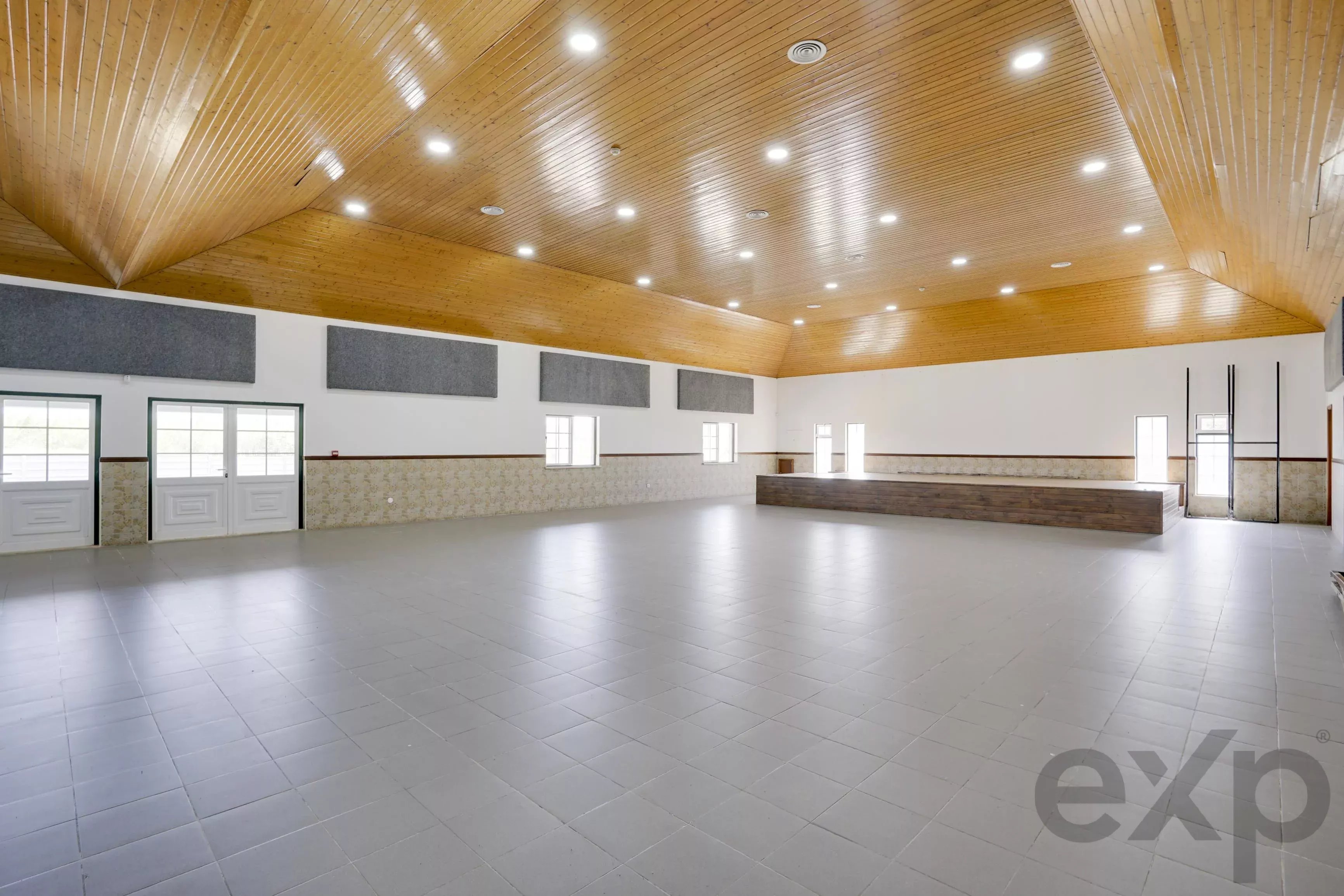 A dos Cunhados, Commercial Farm with a Plot of 9,630 Square Metres 87016840 image 13