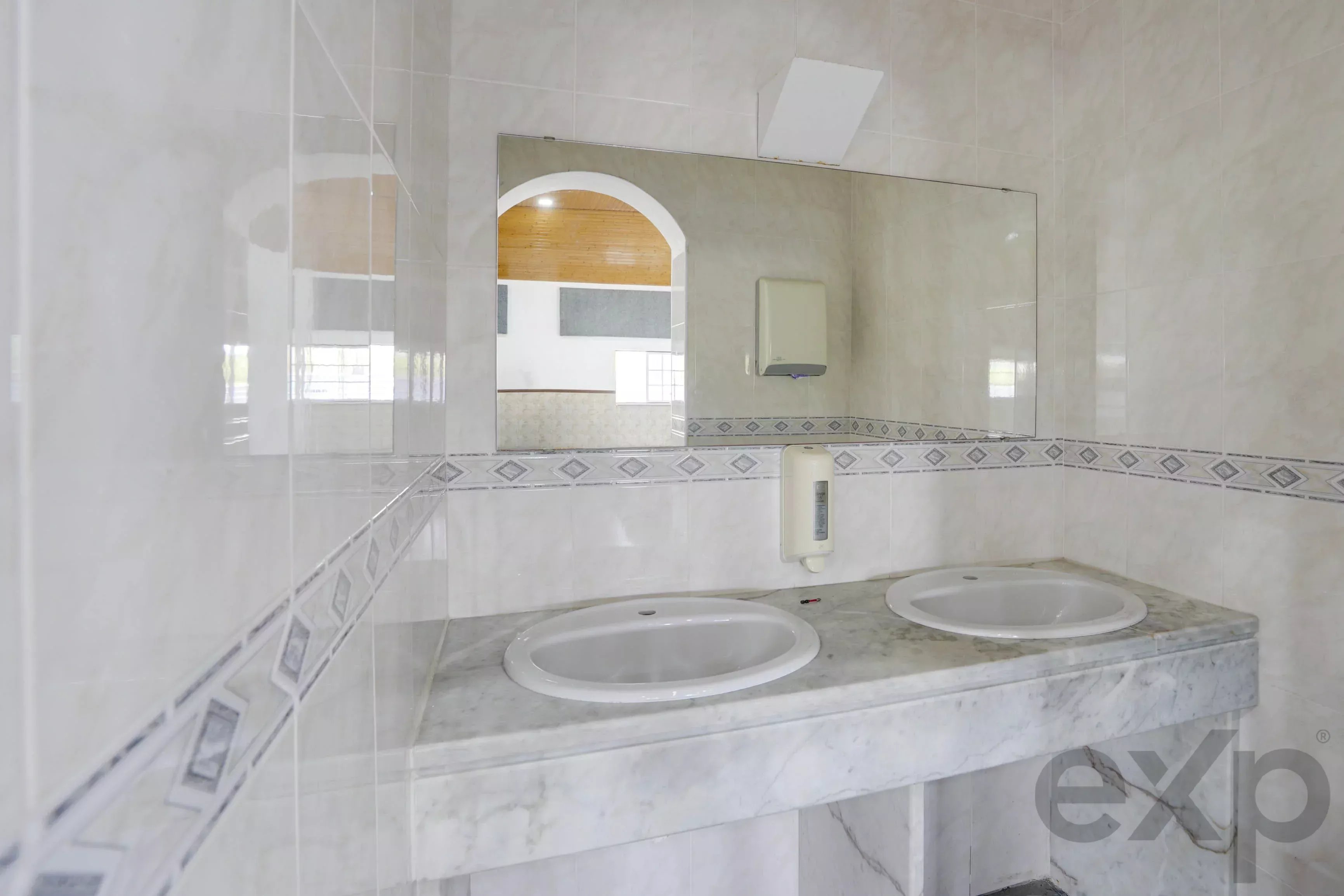 A dos Cunhados, Commercial Farm with a Plot of 9,630 Square Metres 87016840 image 21