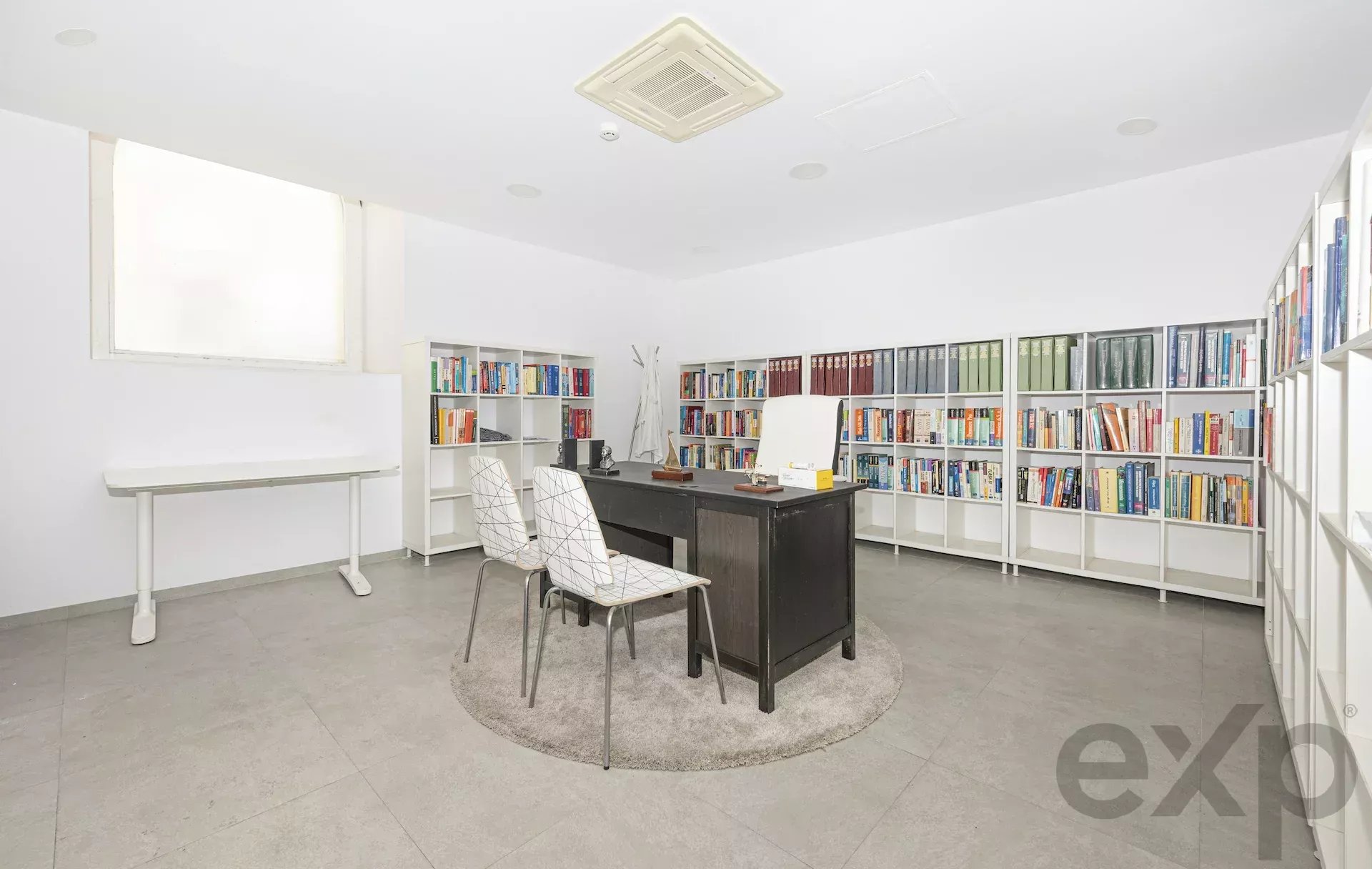 Prestigious Store near Chiado 87016877 image 7