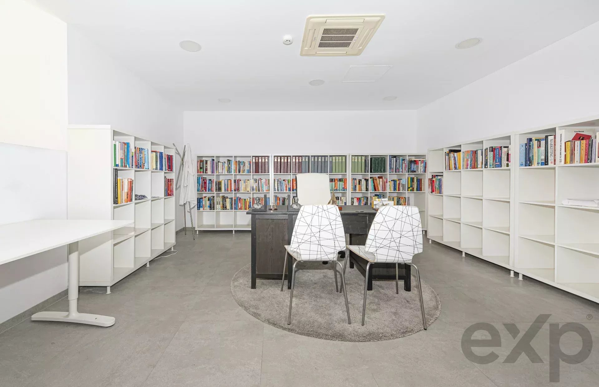 Prestigious Store near Chiado 87016877 image 6