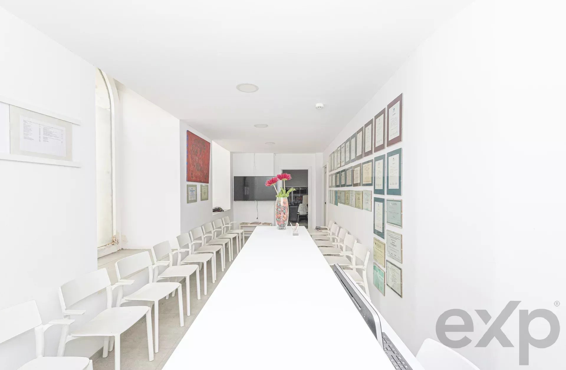 Prestigious Store near Chiado 87016877 image 16