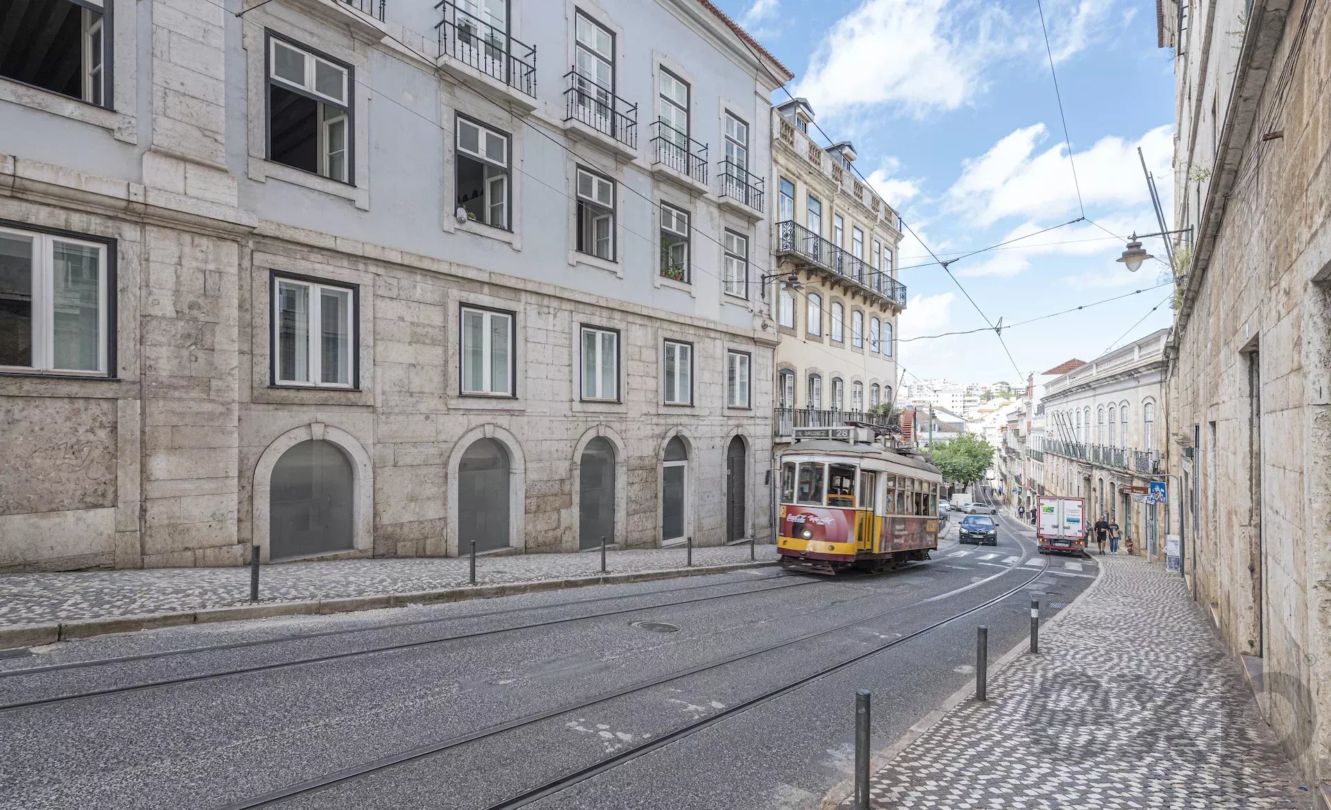 Prestigious Store near Chiado 87016877 image 2