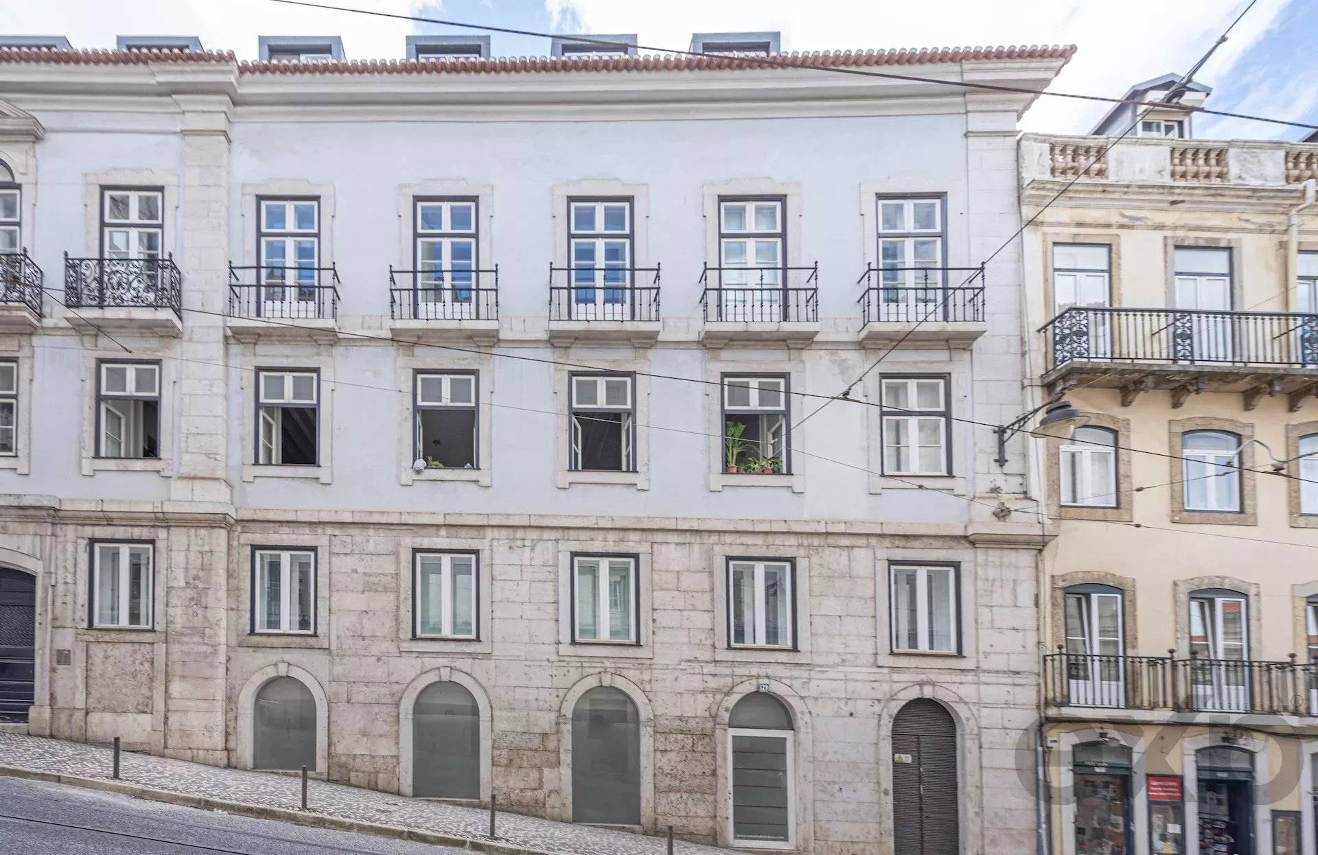 Prestigious Store near Chiado 87016877 image 1