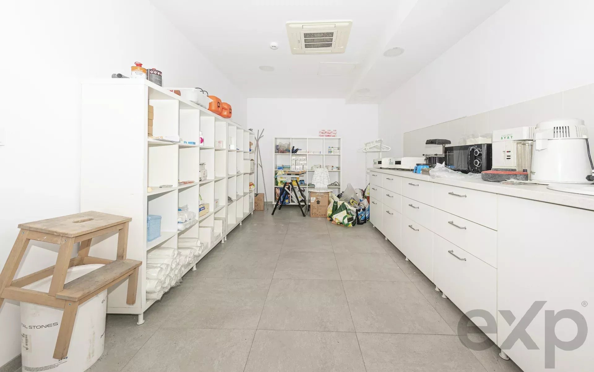 Prestigious Store near Chiado 87016877 image 9