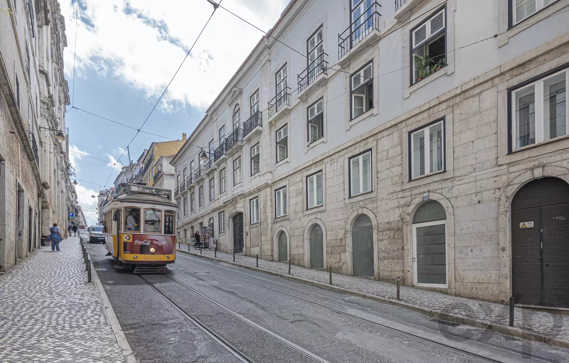Prestigious Store near Chiado 87016877 image 19