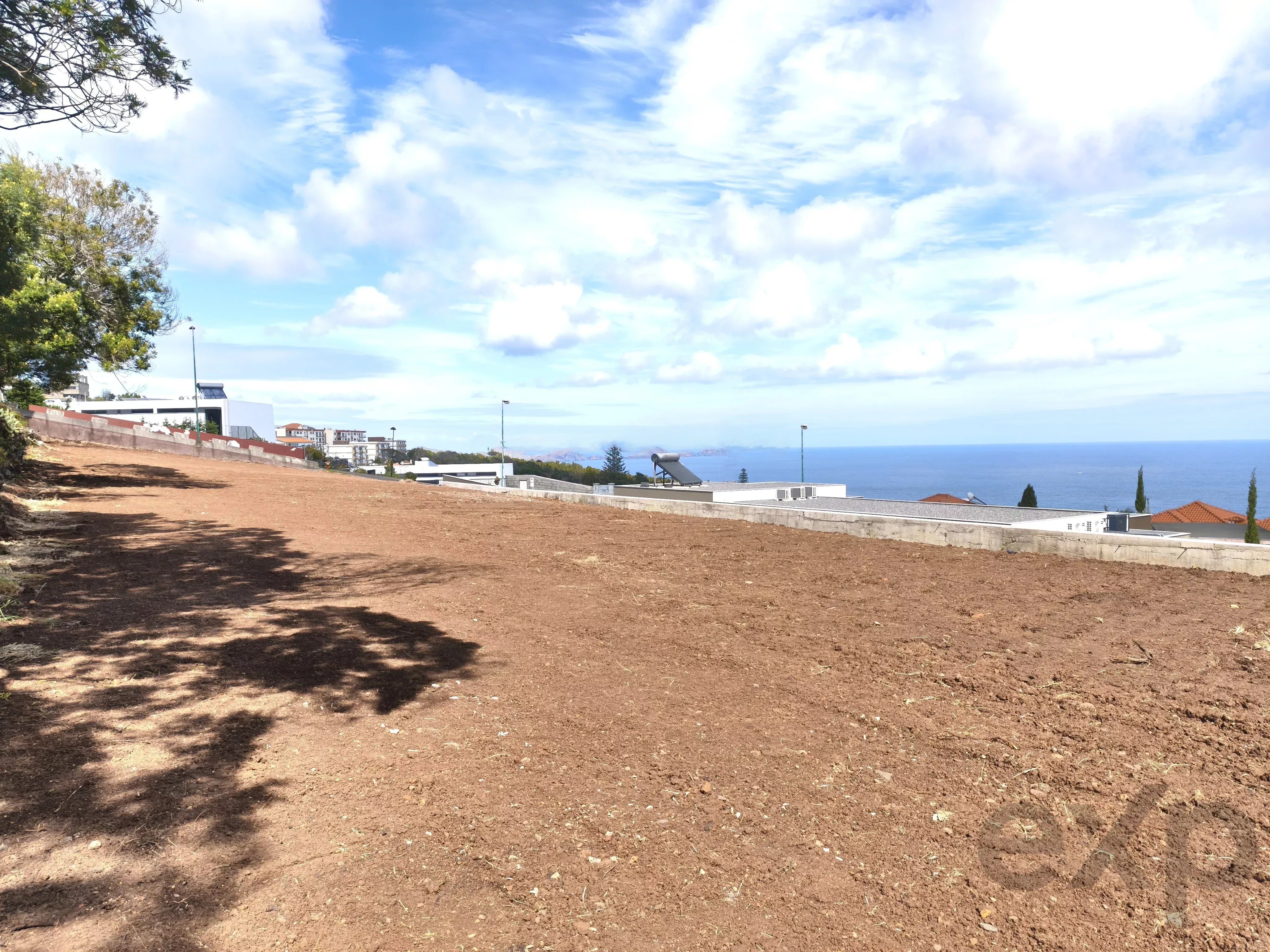 TERRENO EXCLUSIVO COM VISTA MAR — ÁGUA DE PENA, MACHICO | 1.645,60 m²
