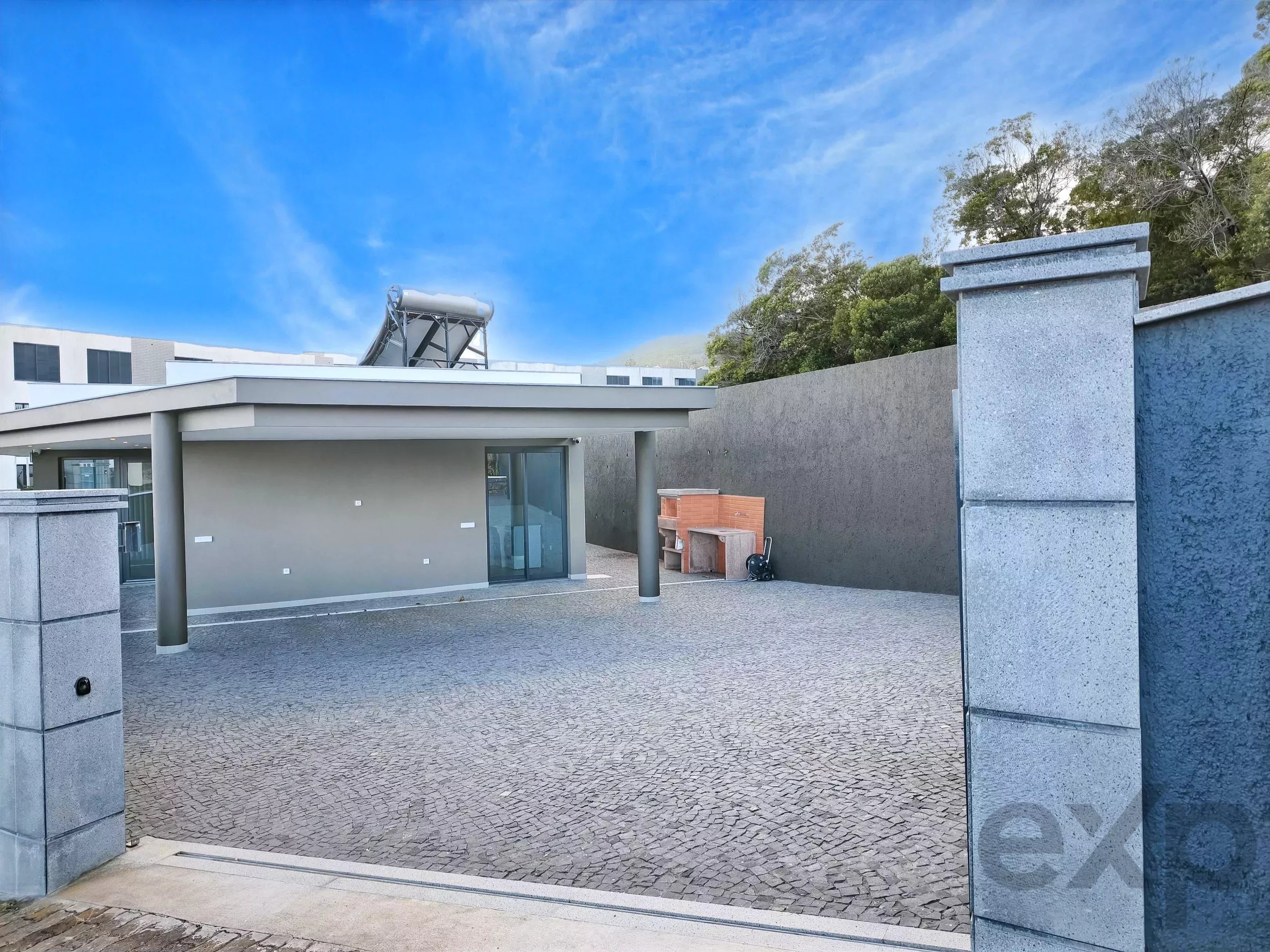 Moradia Contemporânea com 3 Suítes, Água de Pena, Madeira
