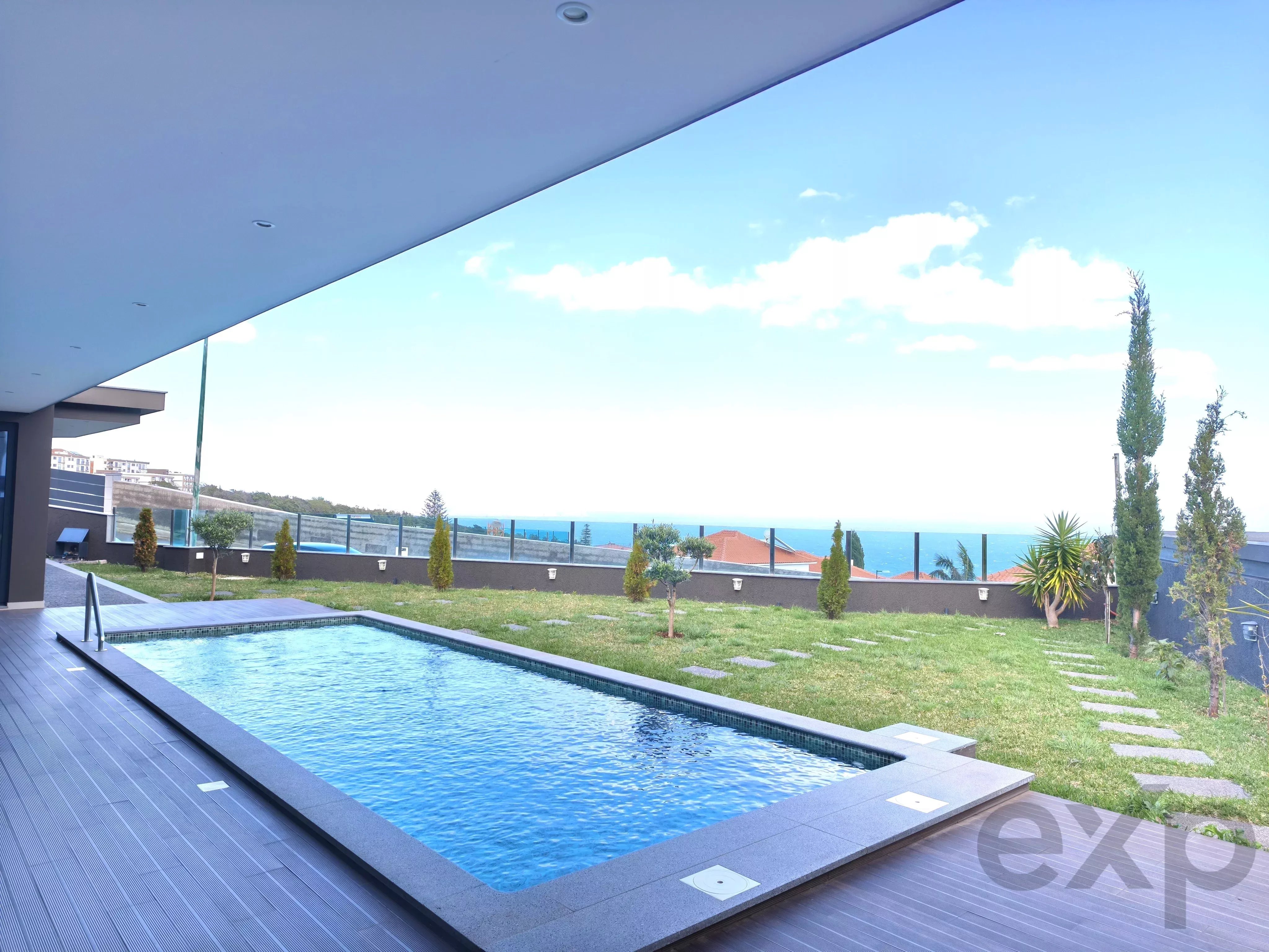 Moradia Contemporânea com 3 Suítes, Água de Pena, Madeira