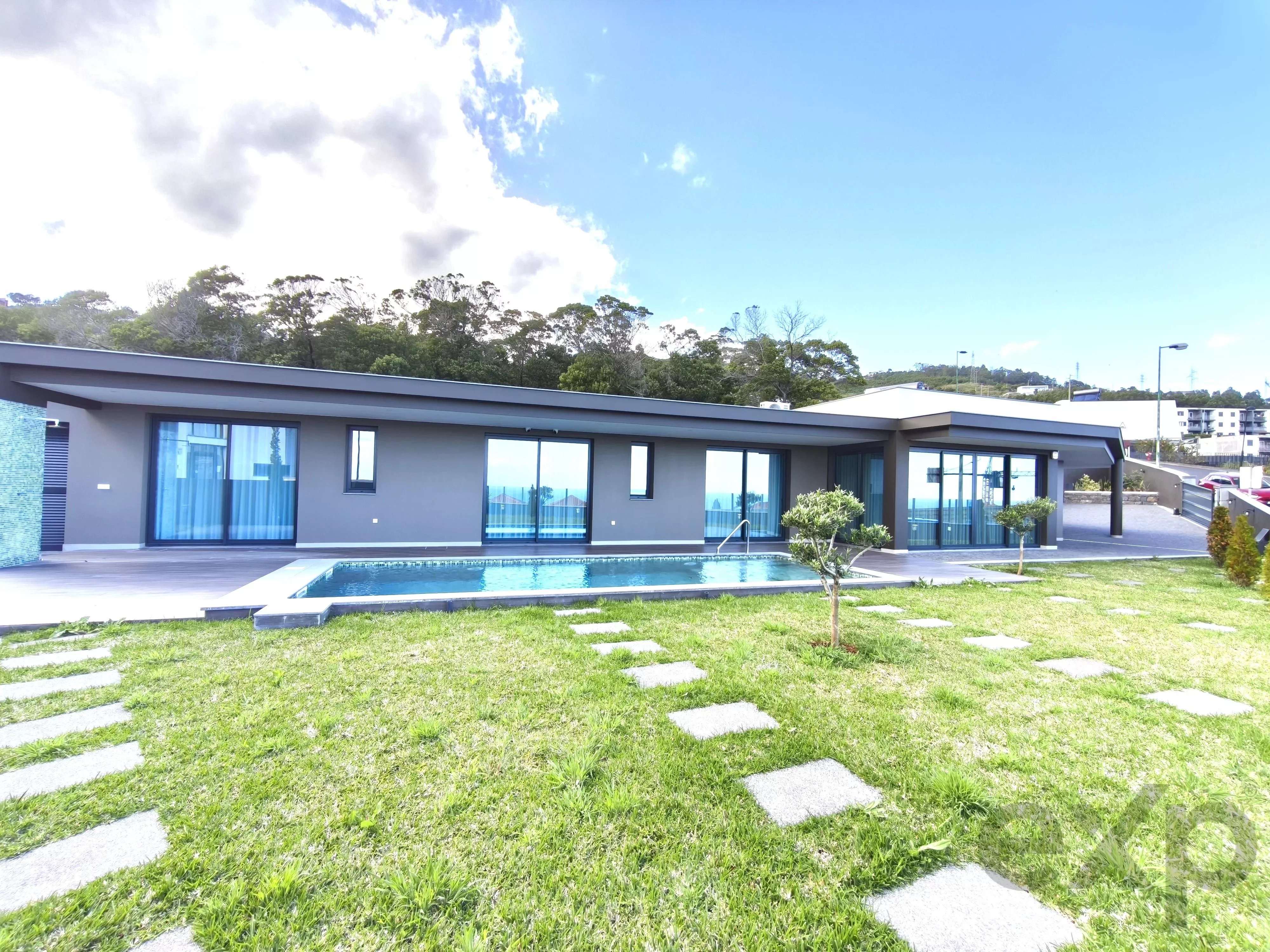 Moradia Contemporânea com 3 Suítes, Água de Pena, Madeira