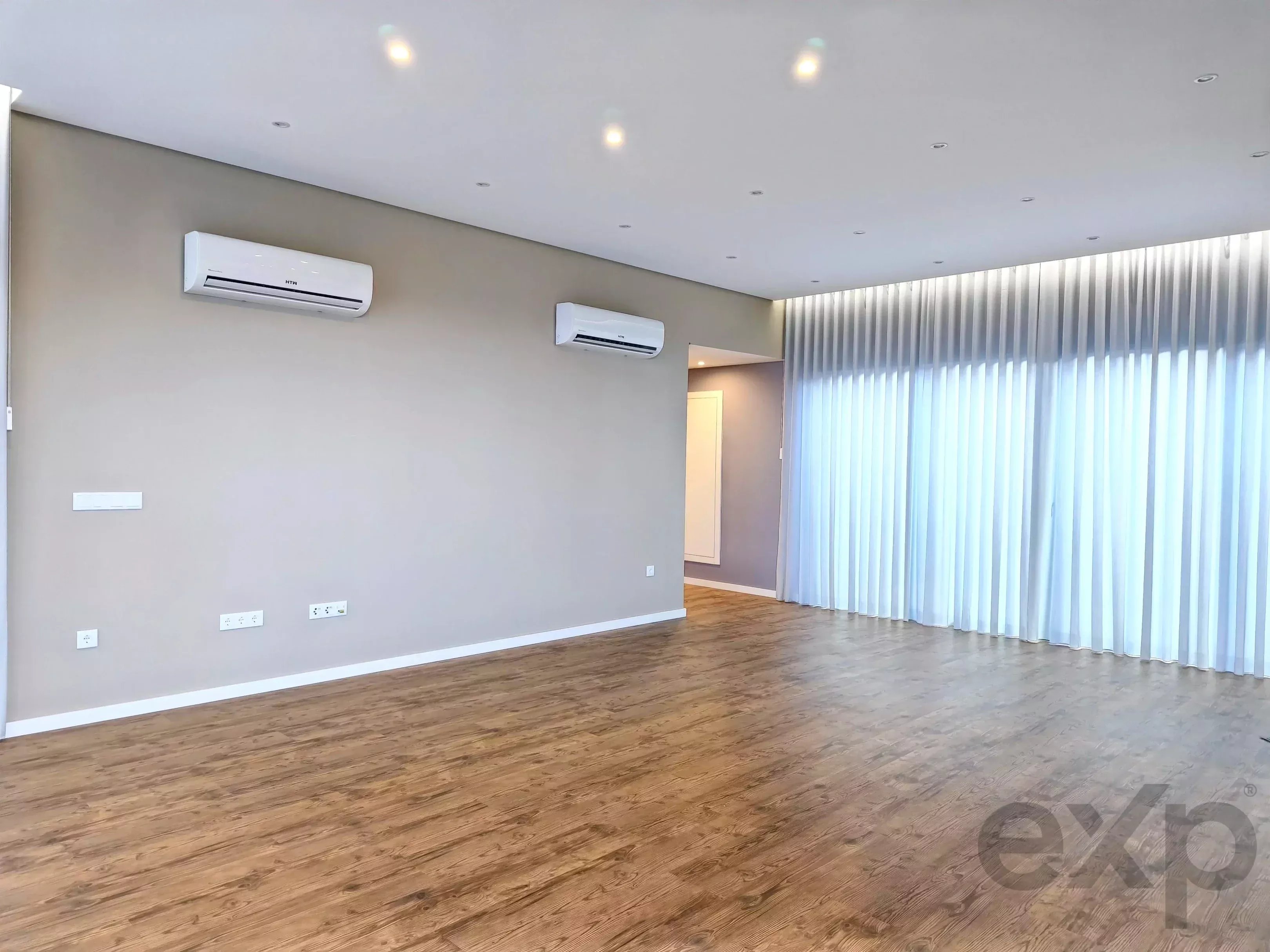 Moradia Contemporânea com 3 Suítes, Água de Pena, Madeira