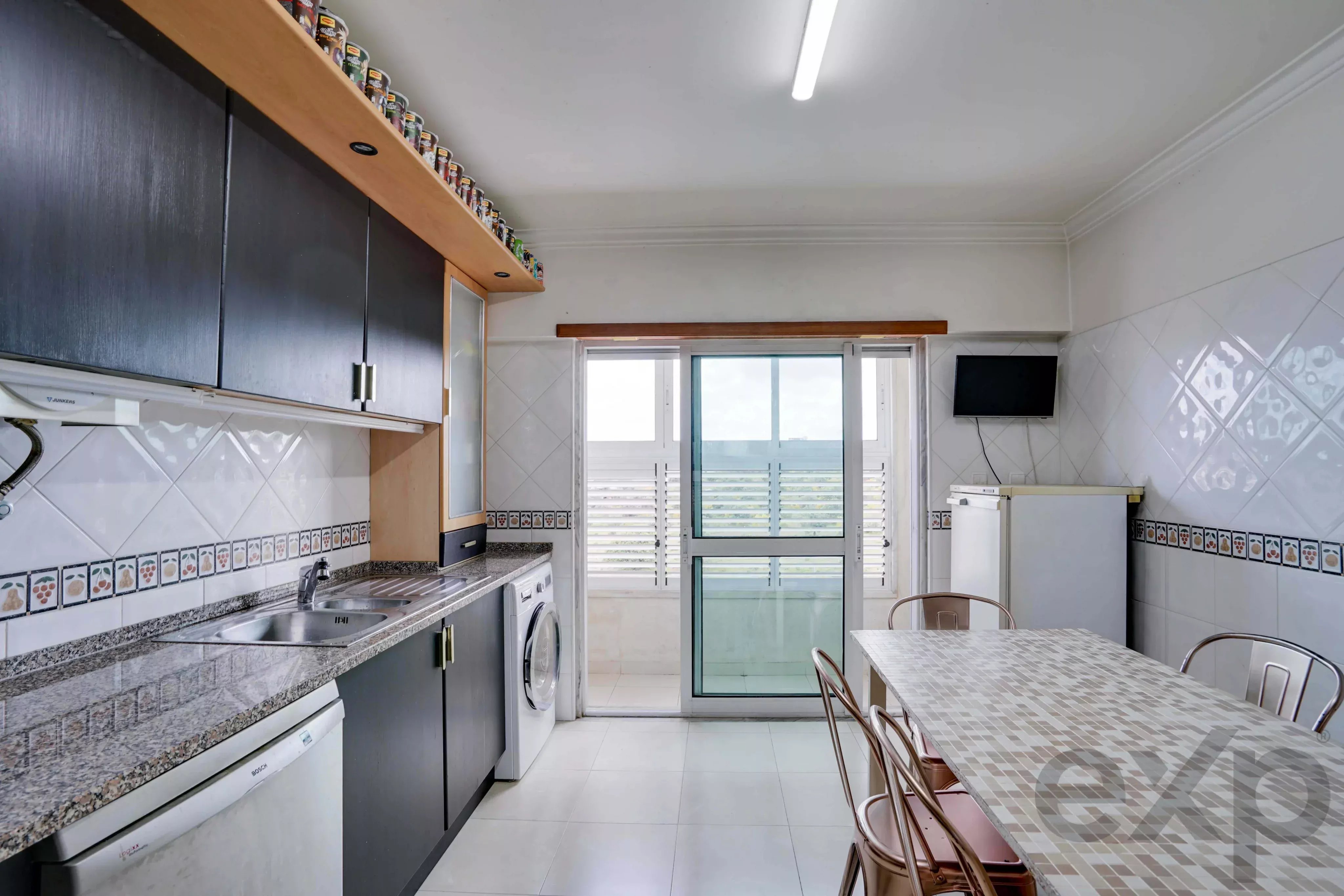 T3 Apartment in Póvoa de Santa Iria, featuring a garage and excellent storage space. 87033362 image 11