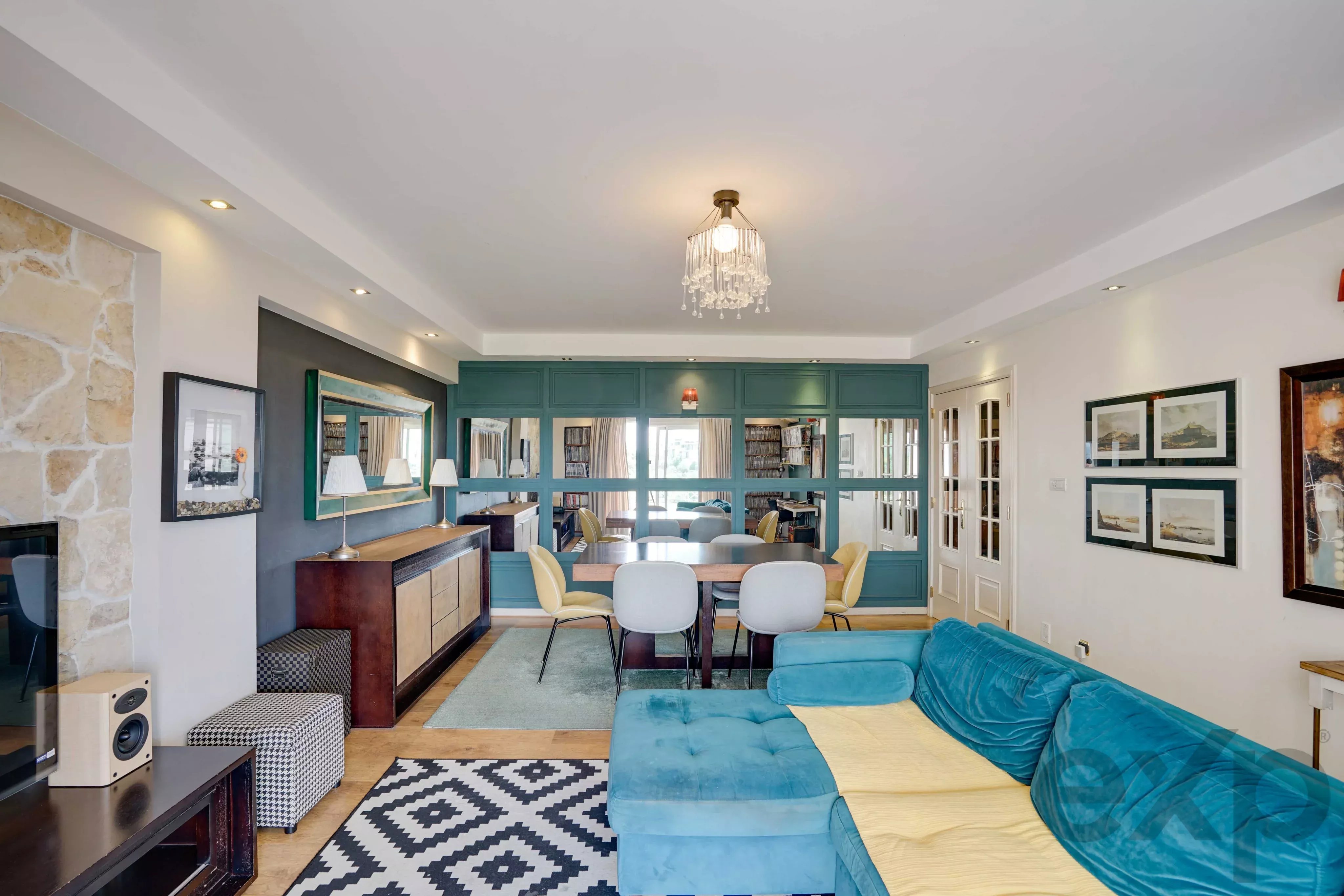 Apartamento T3 Póvoa de Santa Iria com Box e uma excelente arrecadacão.