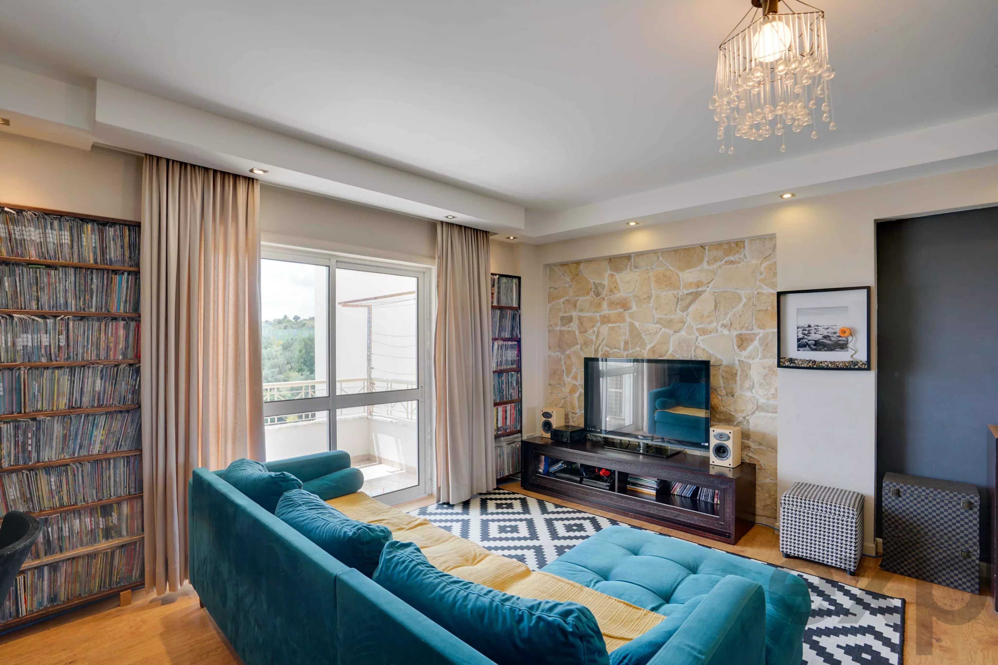 T3 Apartment in Póvoa de Santa Iria, featuring a garage and excellent storage space. 87033362 image 7