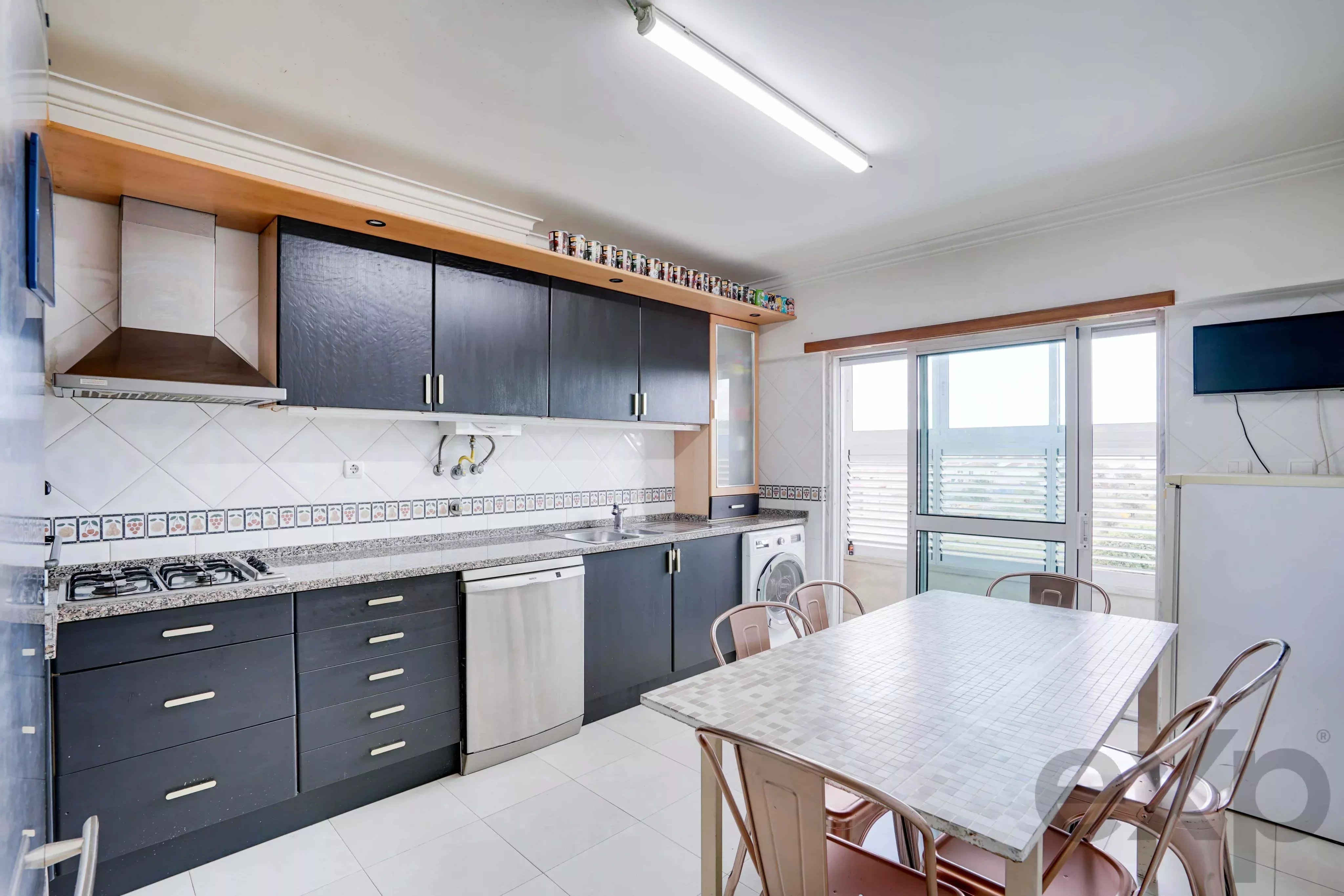 T3 Apartment in Póvoa de Santa Iria, featuring a garage and excellent storage space. 87033362 image 9