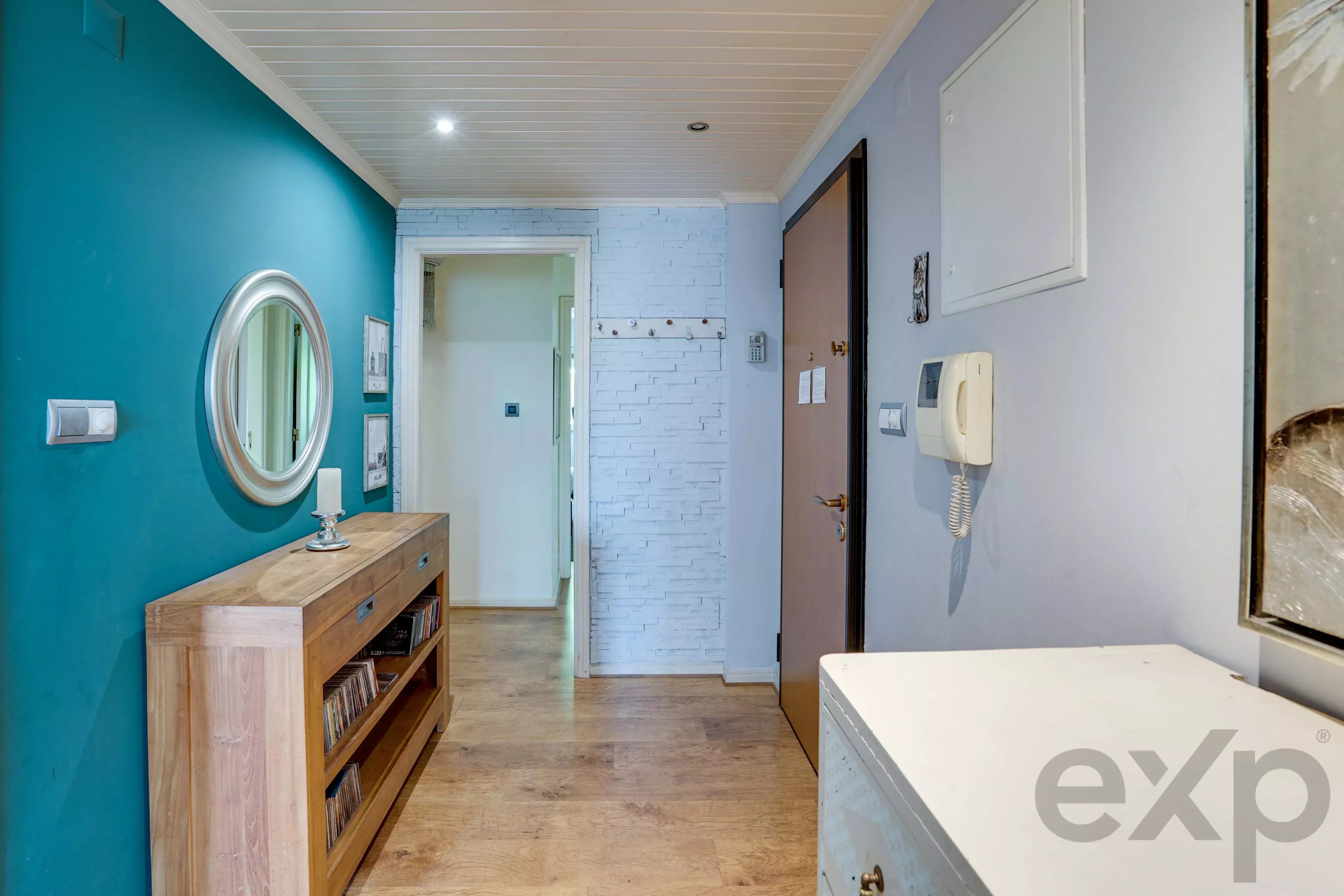 Apartamento T3 Póvoa de Santa Iria com Box e uma excelente arrecadacão.