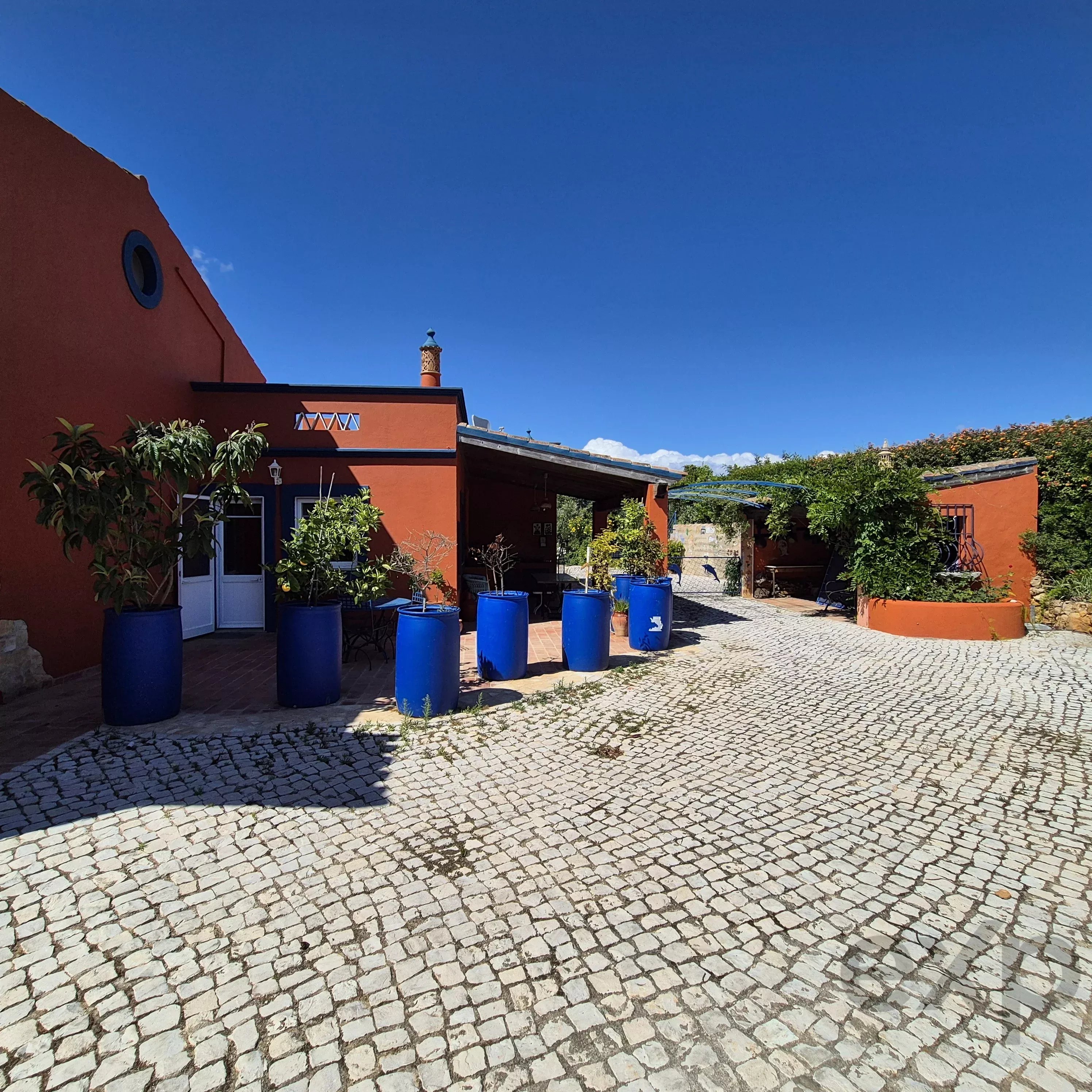 Estate with Swimming Pool 87034529 image 3