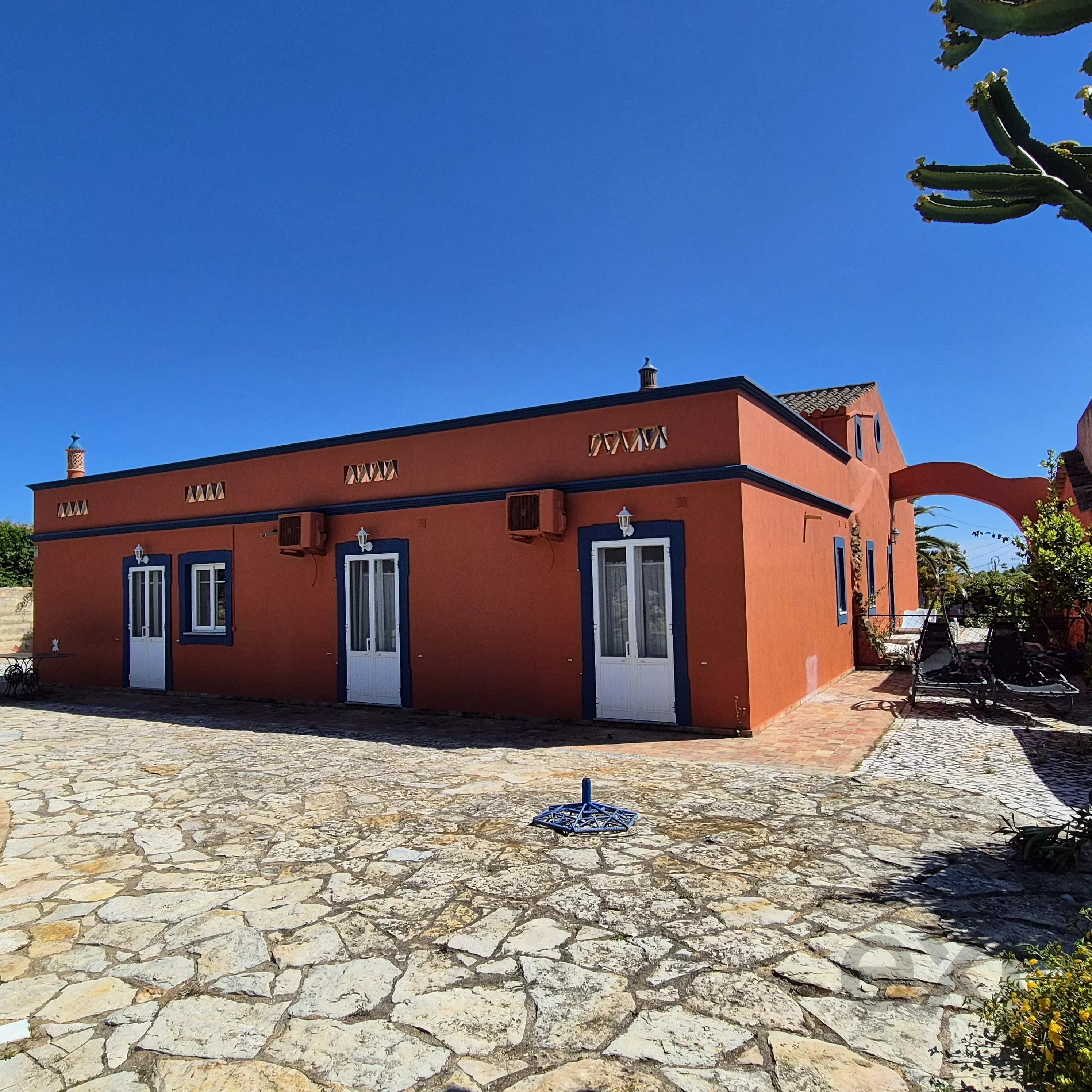 Estate with Swimming Pool 87034529 image 10