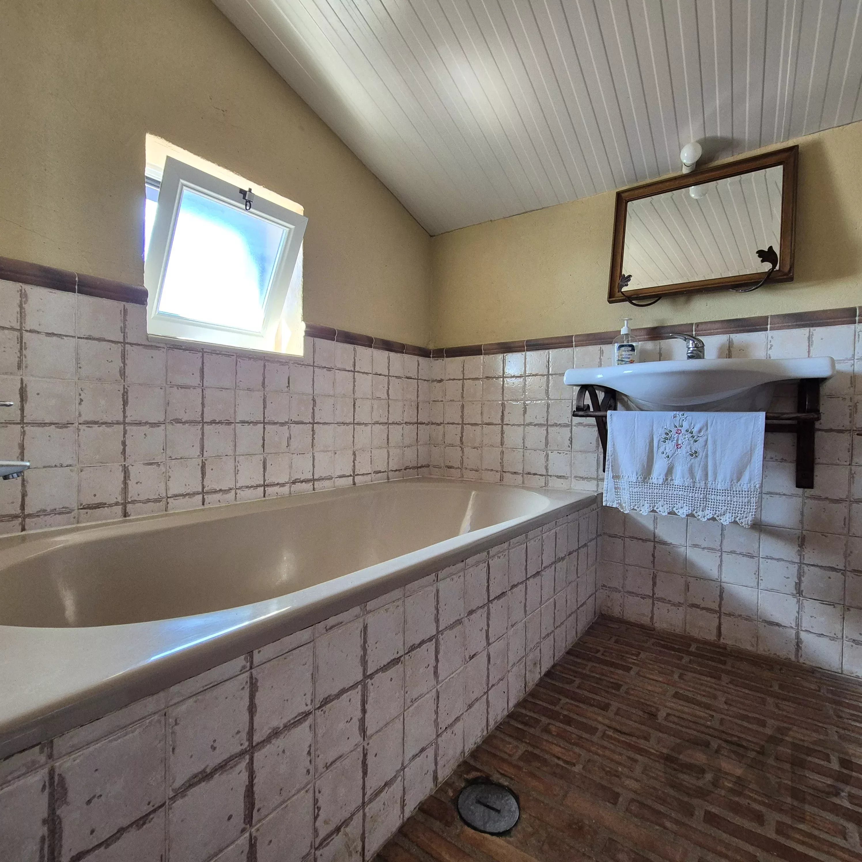 Estate with Swimming Pool 87034529 image 33