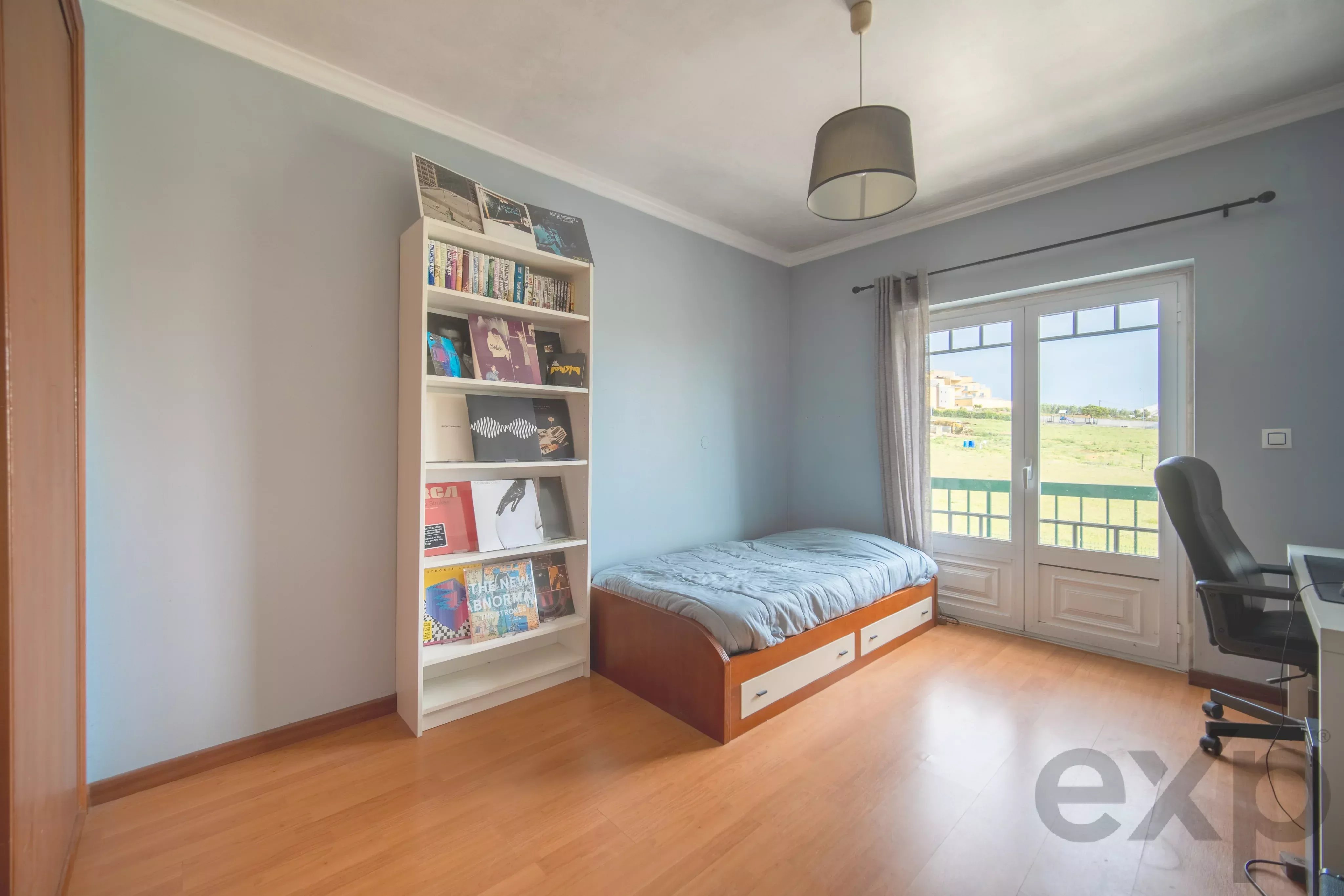 "Viver a 30 minutos de Lisboa, num condomínio privado, com espaço para a família e perto das praias da Ericeira." 87035720 image 16