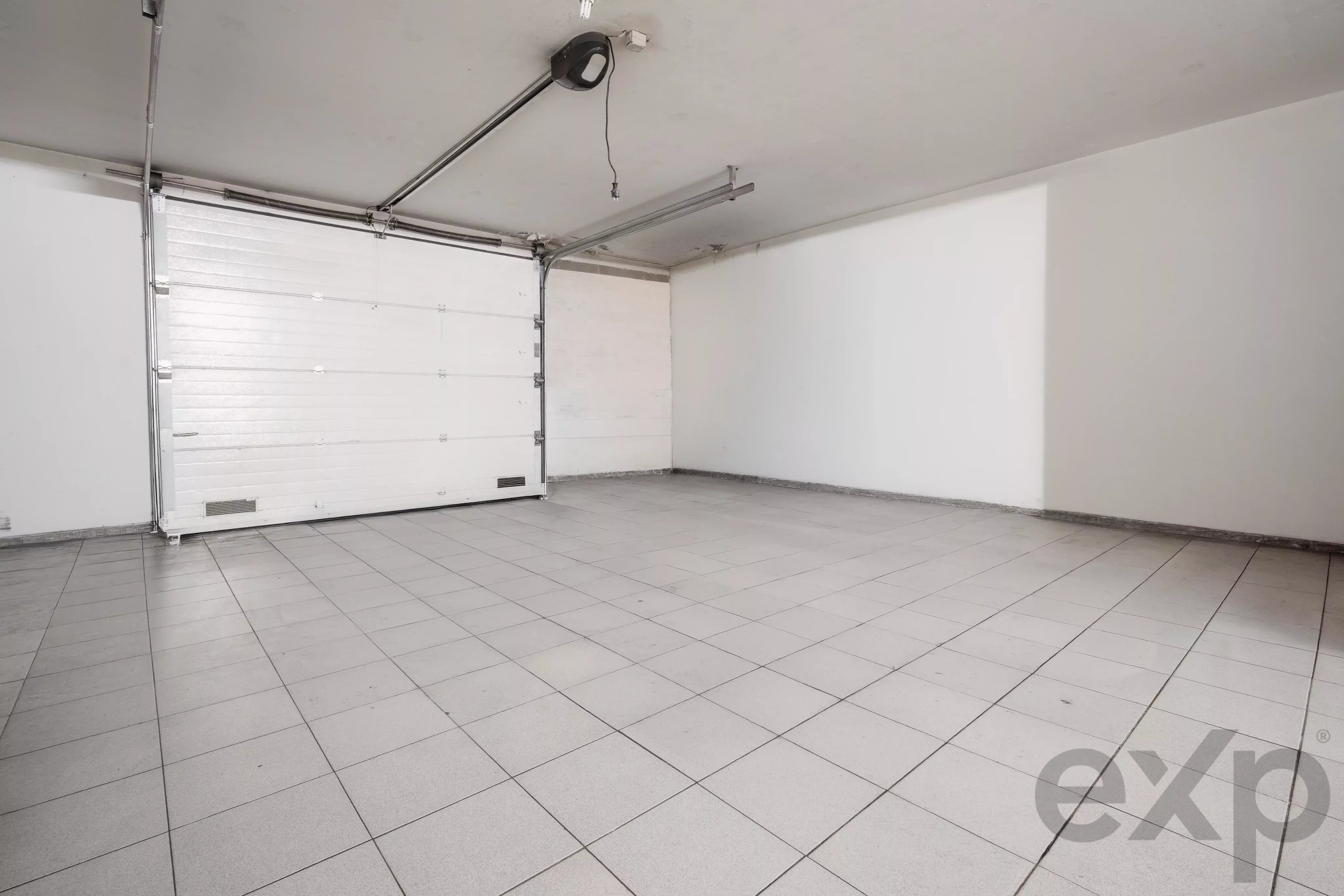 "Viver a 30 minutos de Lisboa, num condomínio privado, com espaço para a família e perto das praias da Ericeira." 87035720 image 34