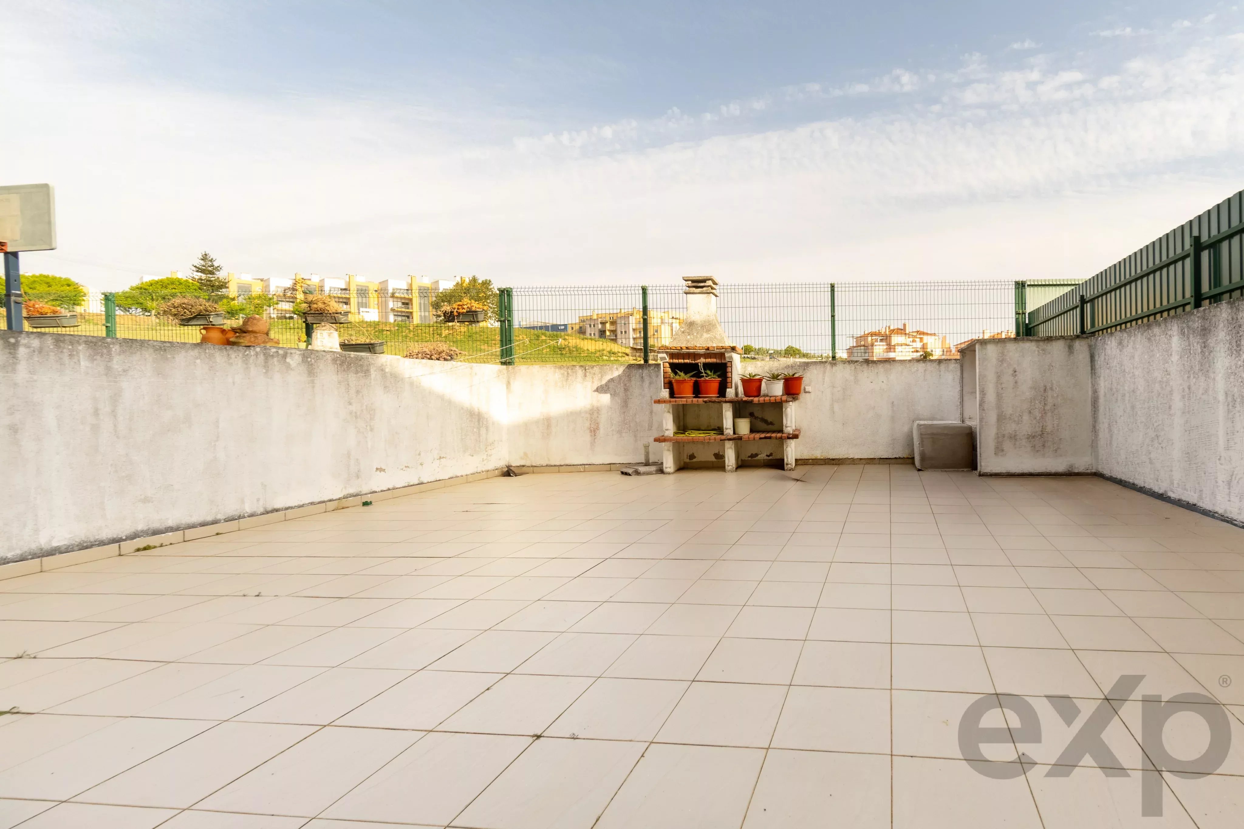 "Viver a 30 minutos de Lisboa, num condomínio privado, com espaço para a família e perto das praias da Ericeira." 87035720 image 39