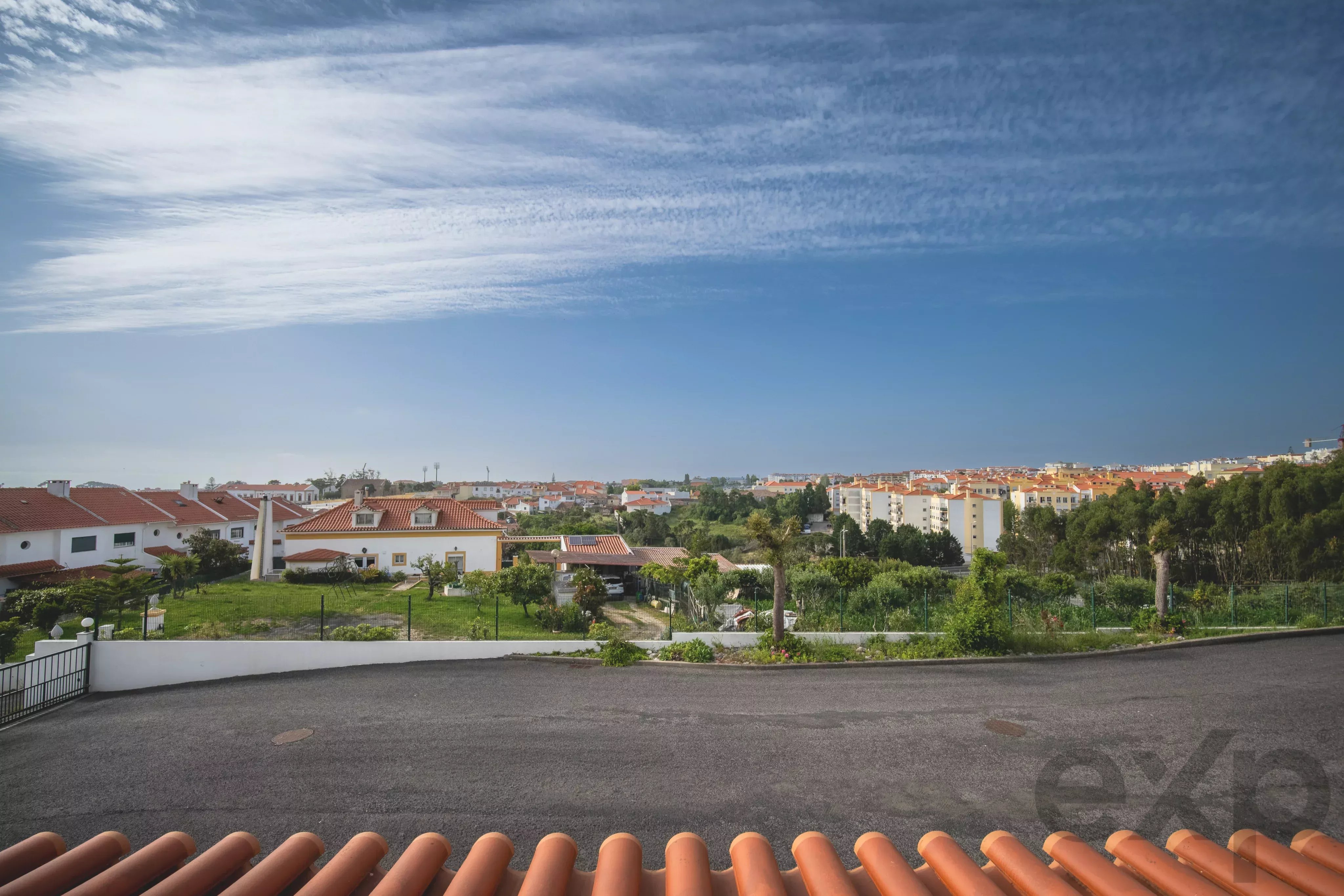"Viver a 30 minutos de Lisboa, num condomínio privado, com espaço para a família e perto das praias da Ericeira." 87035720 image 27
