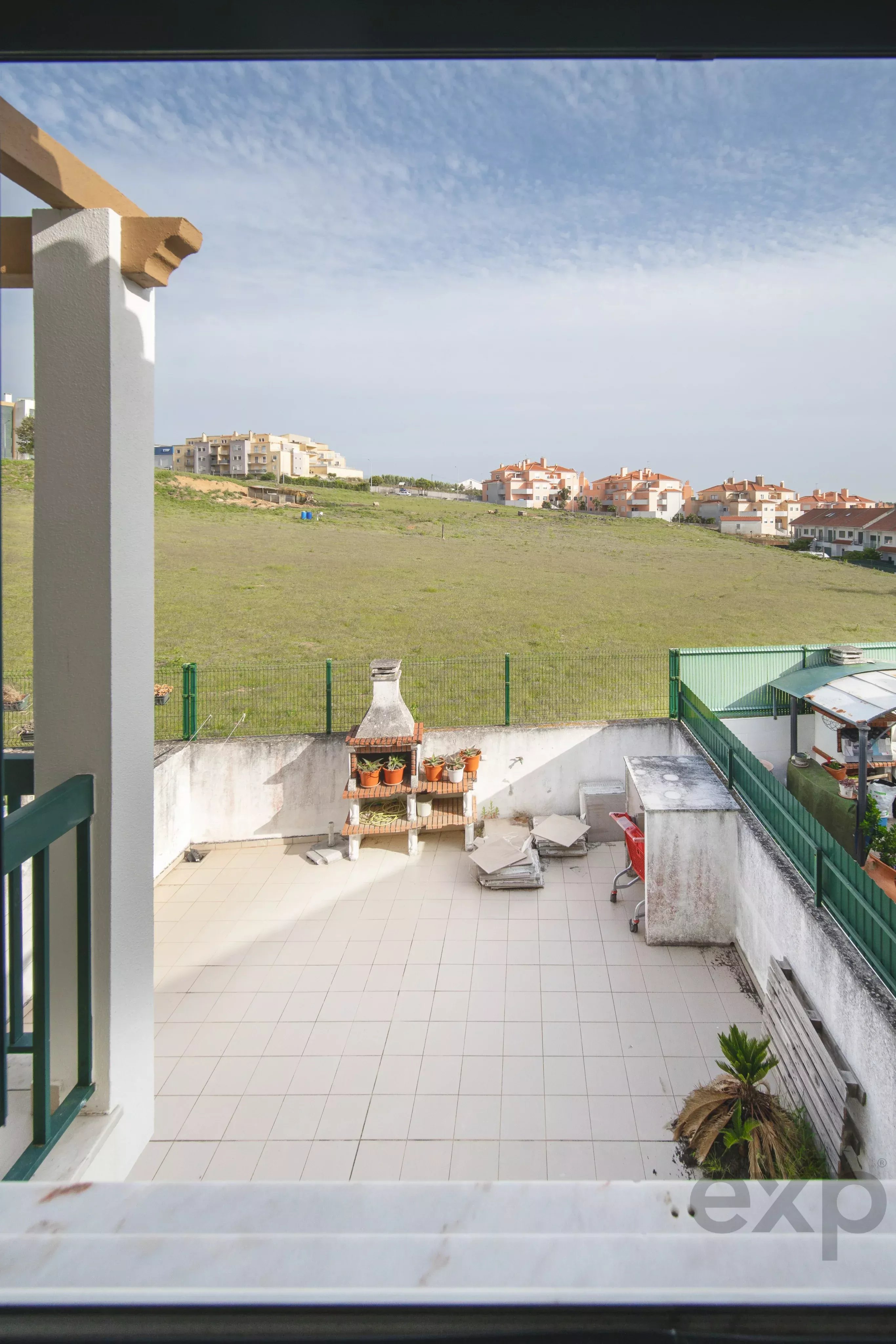 "Viver a 30 minutos de Lisboa, num condomínio privado, com espaço para a família e perto das praias da Ericeira." 87035720 image 31
