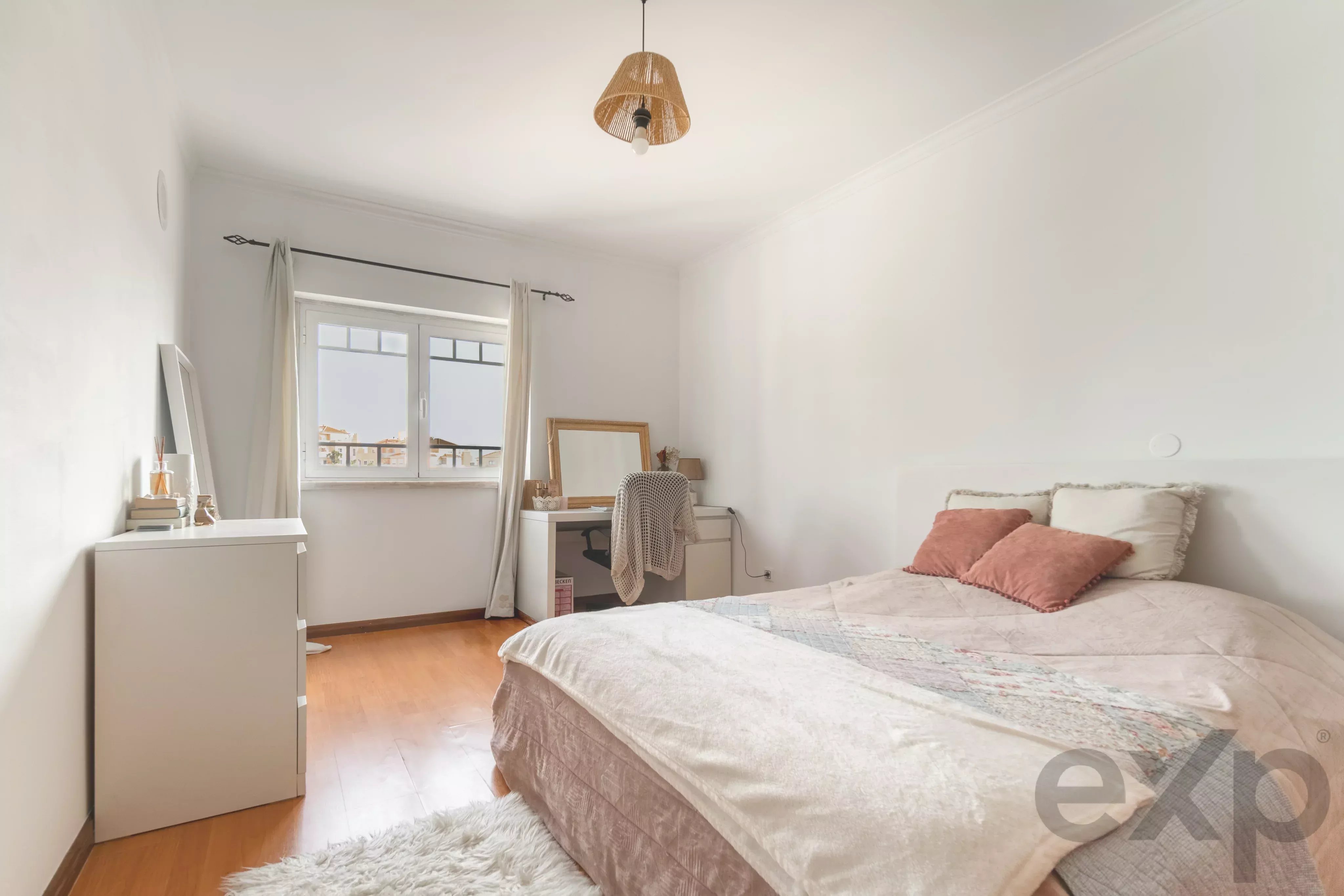 "Viver a 30 minutos de Lisboa, num condomínio privado, com espaço para a família e perto das praias da Ericeira." 87035720 image 29