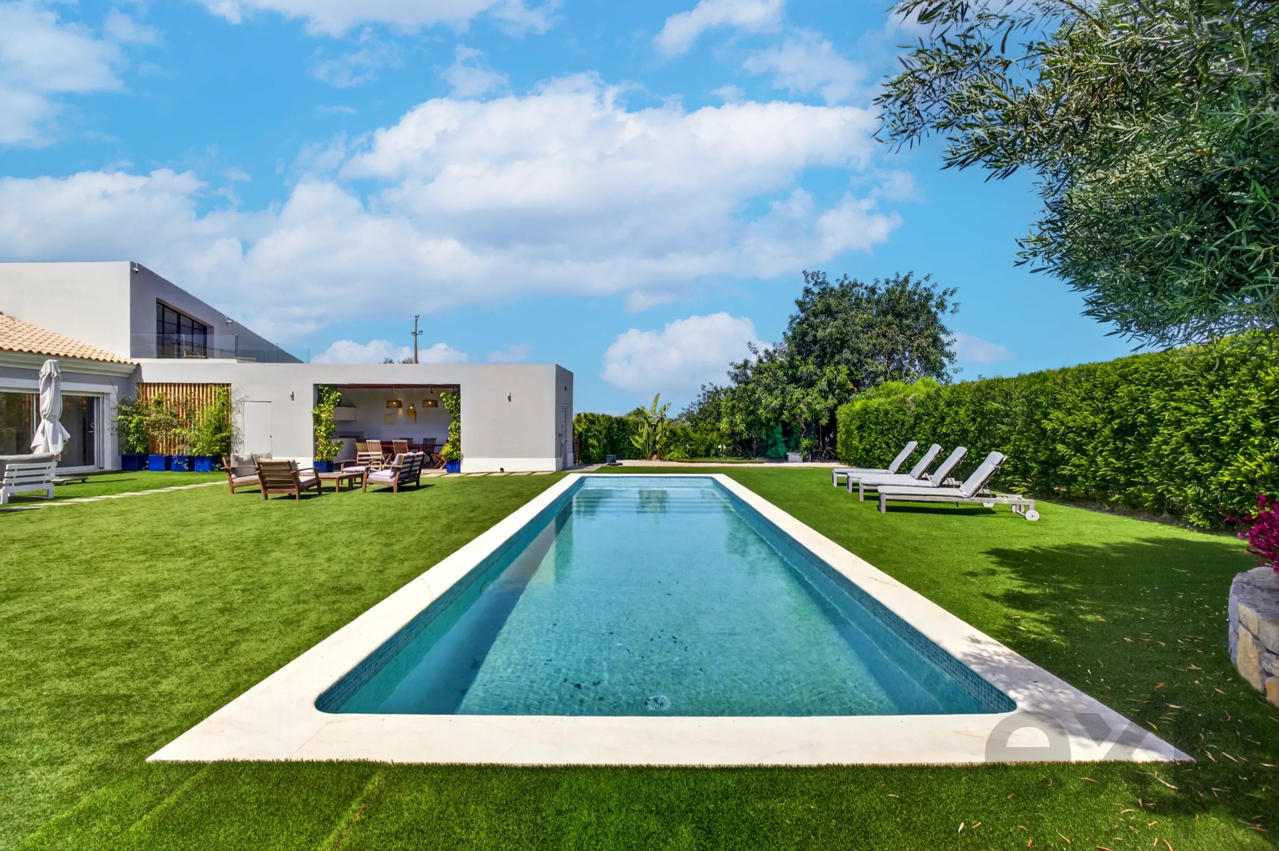 -Moradia Térrea de Luxo | 250 m² | 4 Quartos + Escritório | Piscina Privativa | 2+ ha | Vale da Rosa, Estoi, Faro