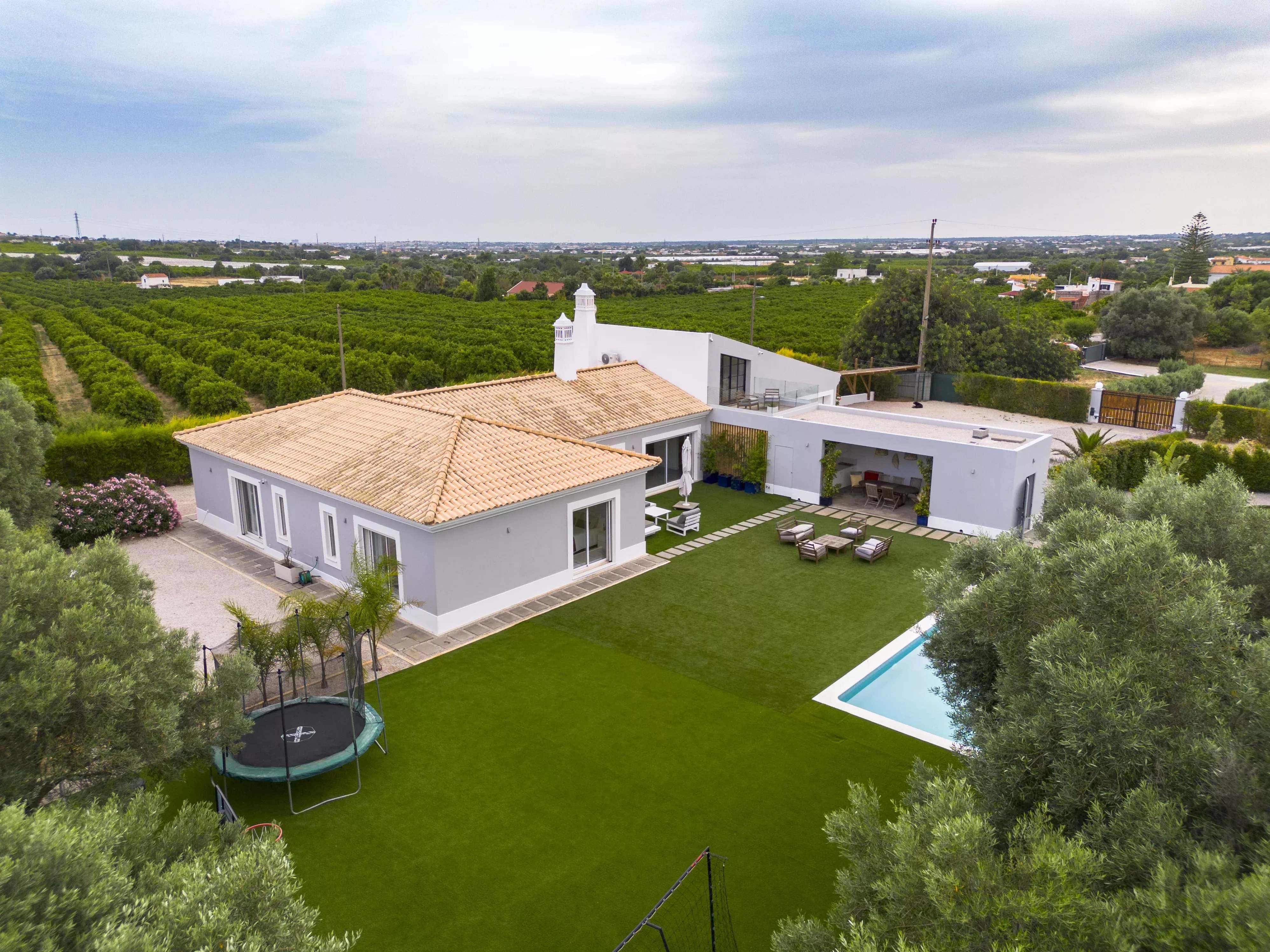 -Moradia Térrea de Luxo | 250 m² | 4 Quartos + Escritório | Piscina Privativa | 2+ ha | Vale da Rosa, Estoi, Faro