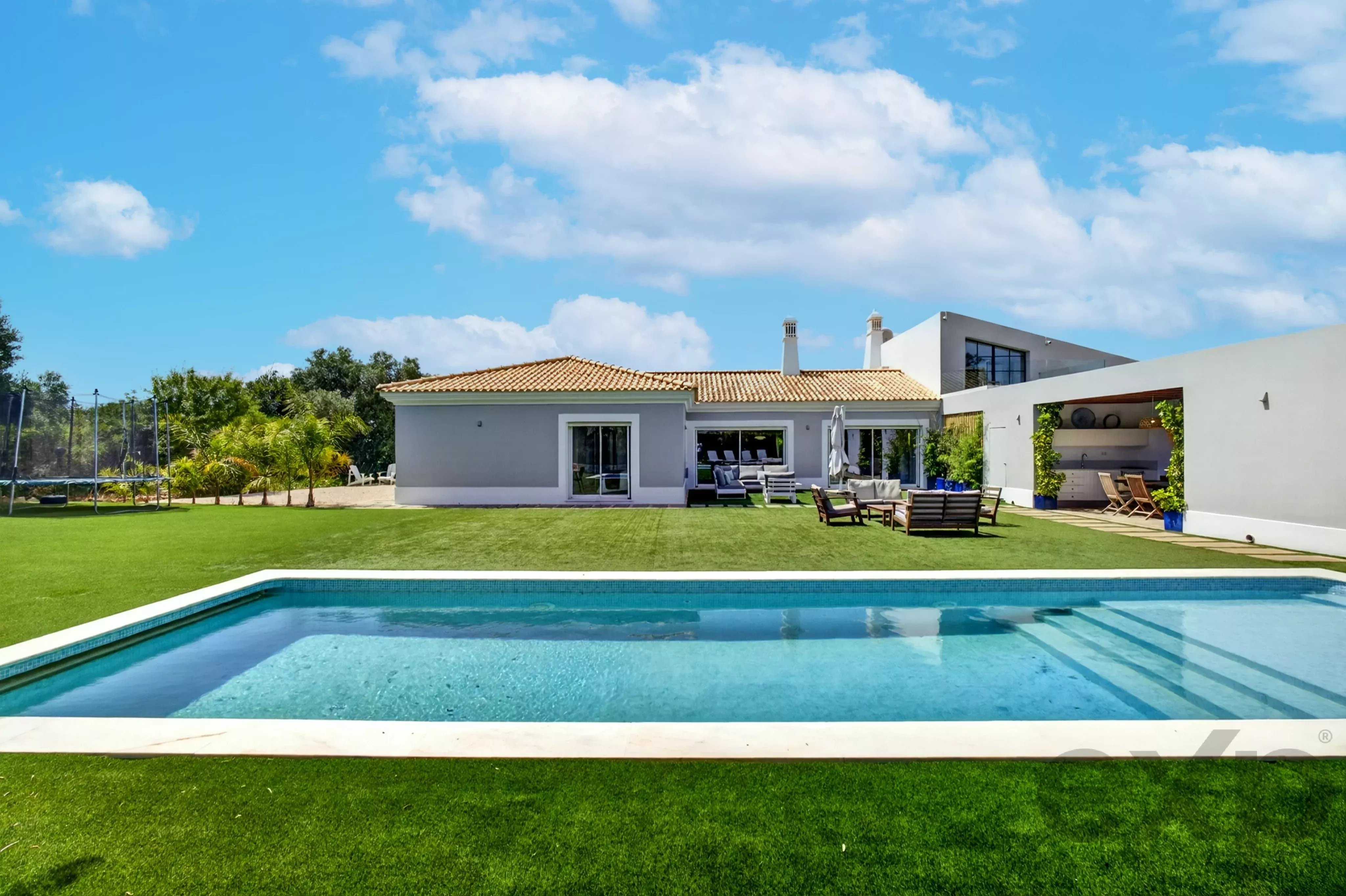 -Moradia Térrea de Luxo | 250 m² | 4 Quartos + Escritório | Piscina Privativa | 2+ ha | Vale da Rosa, Estoi, Faro