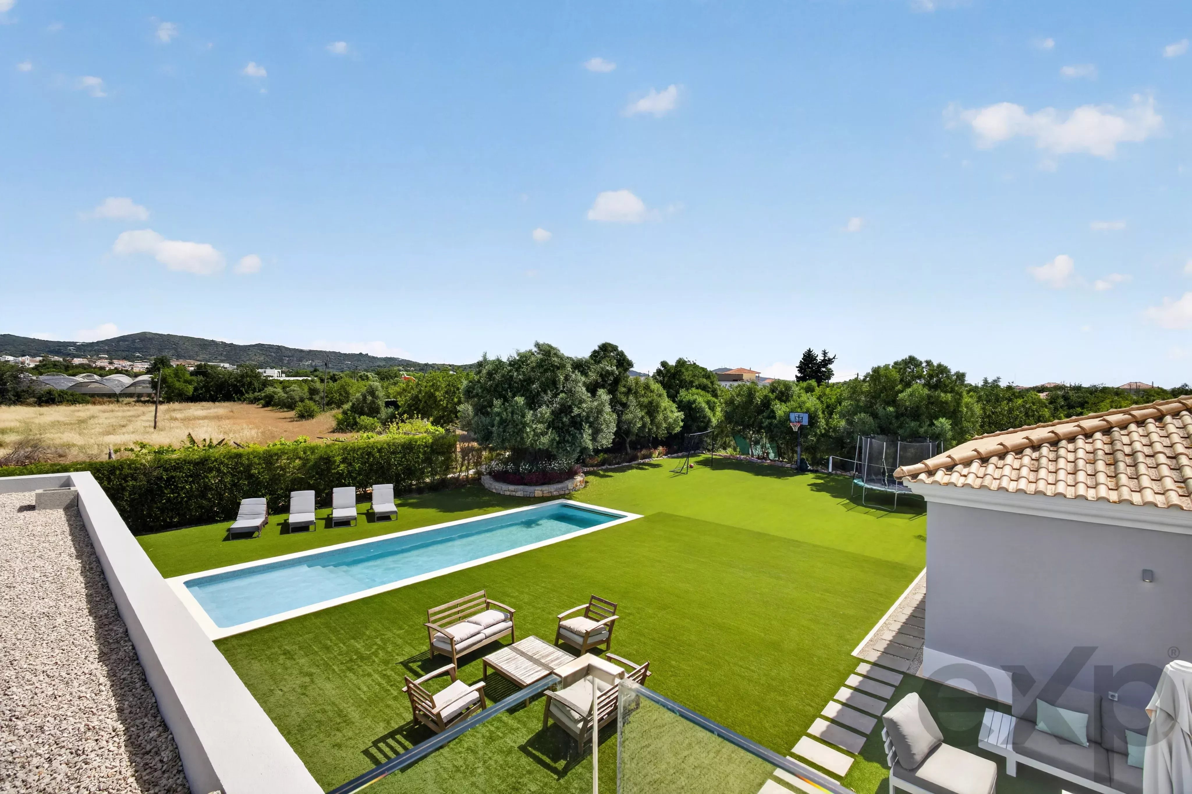 -Moradia Térrea de Luxo | 250 m² | 4 Quartos + Escritório | Piscina Privativa | 2+ ha | Vale da Rosa, Estoi, Faro