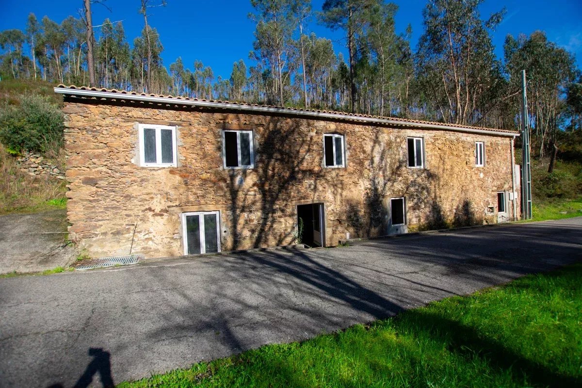 Uma casa de pedra com alma de rio