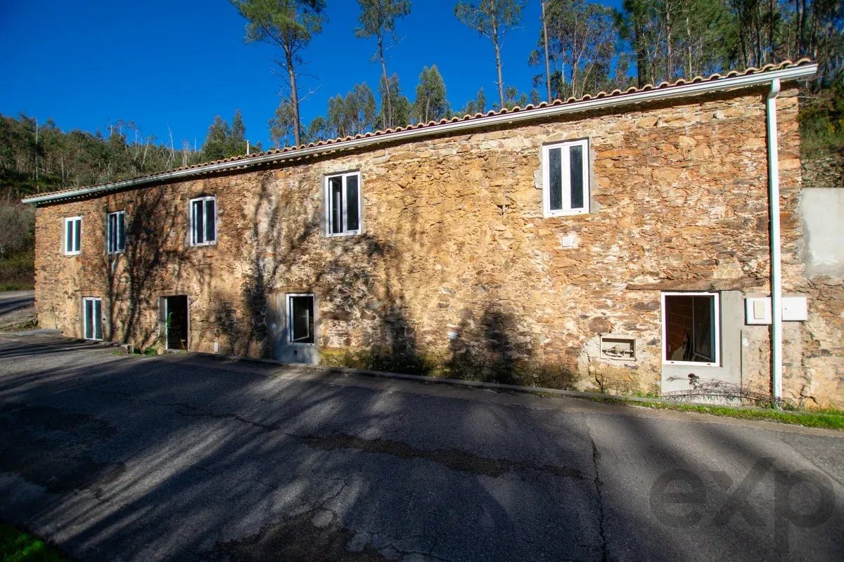 Uma casa de pedra com alma de rio