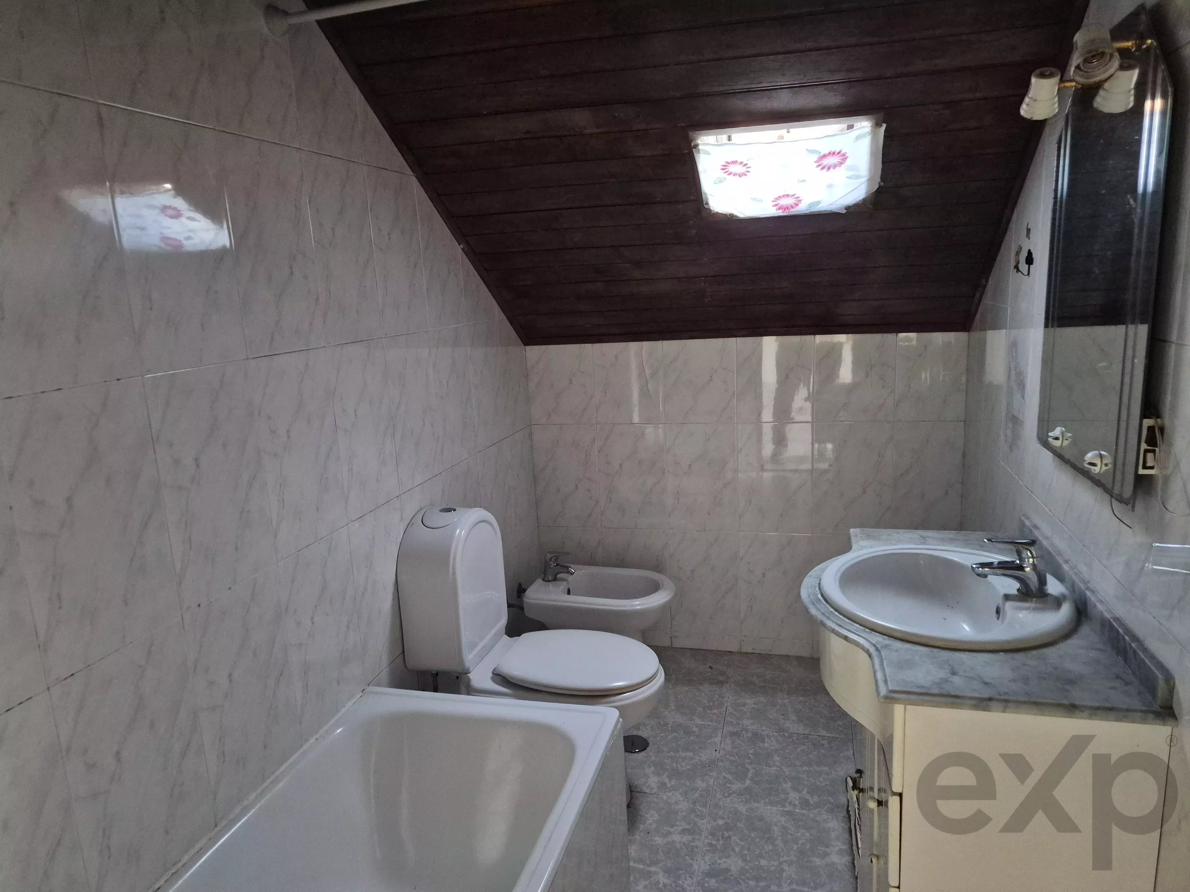 Moradia T4 para remodelar 87042365 image 15