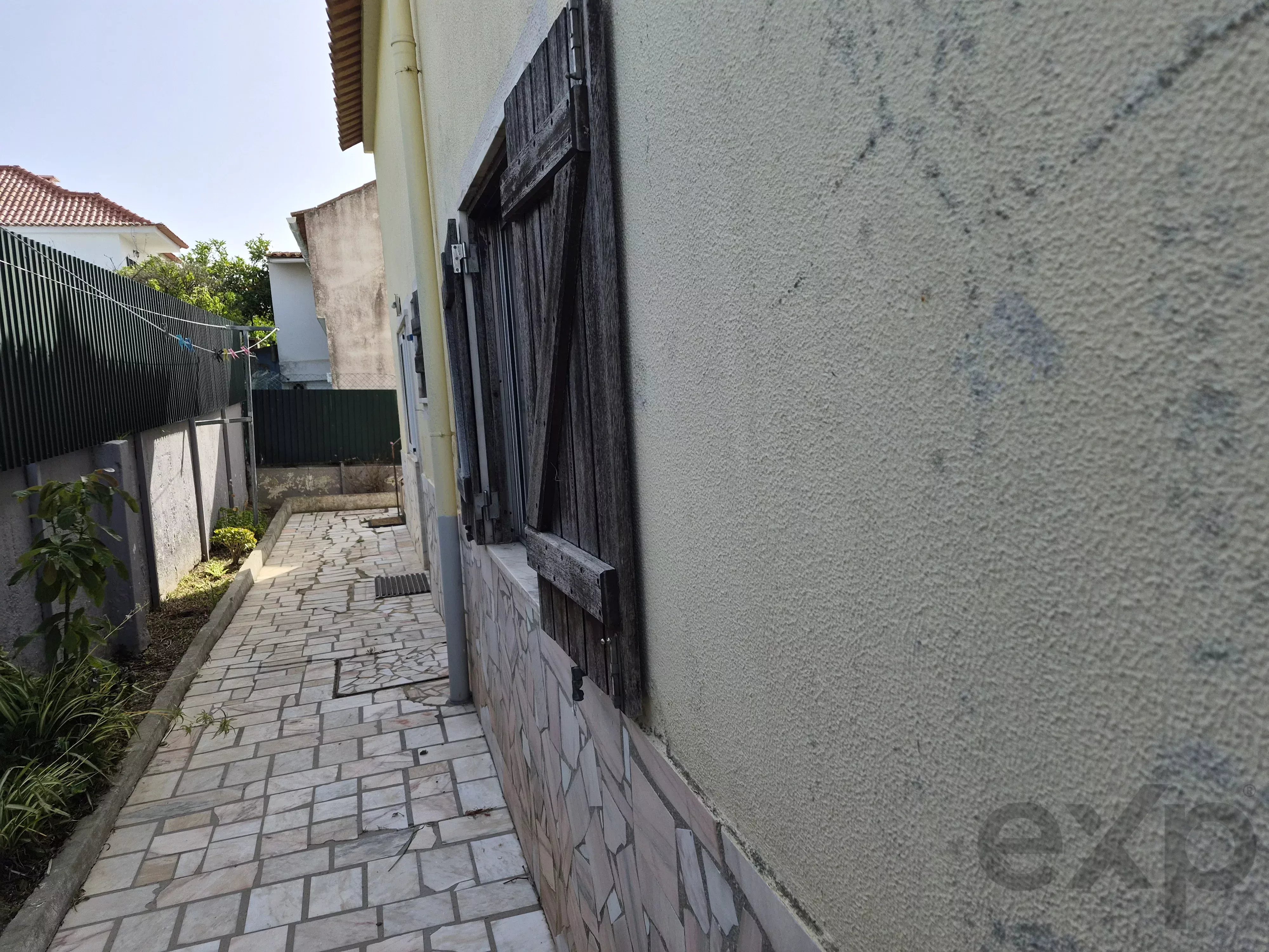 Moradia T4 para remodelar 87042365 image 10