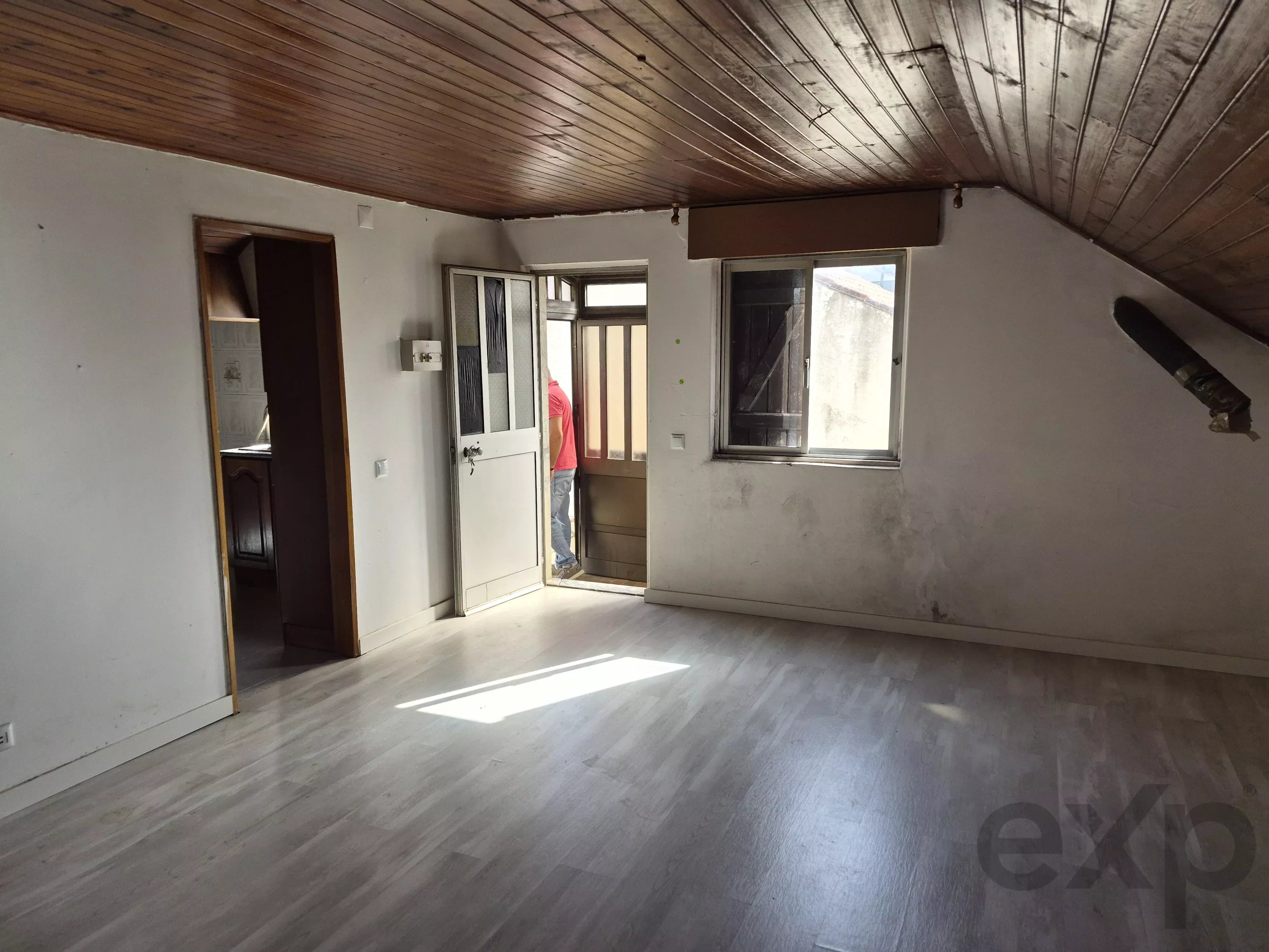 Moradia T4 para remodelar 87042365 image 12