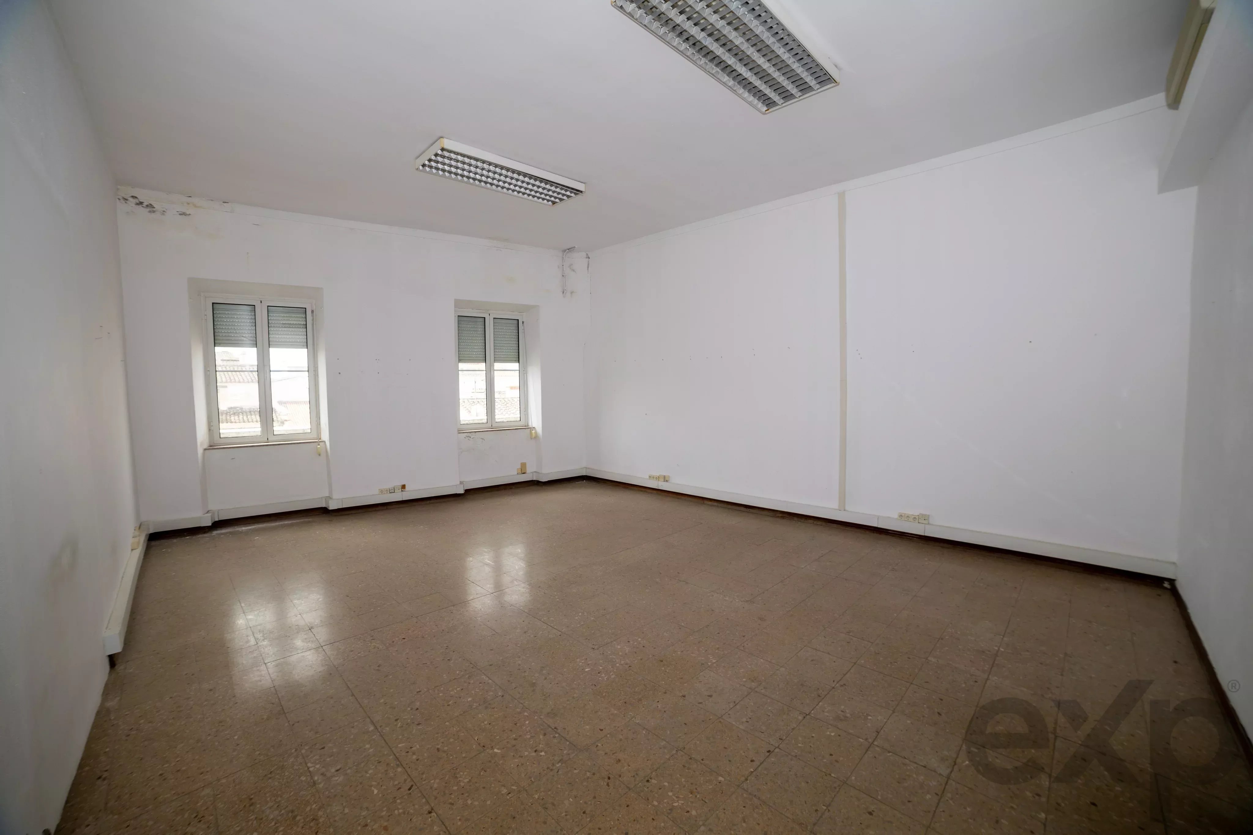 Spacious building with 30 rooms and an elevator in Évora 87042401 image 40
