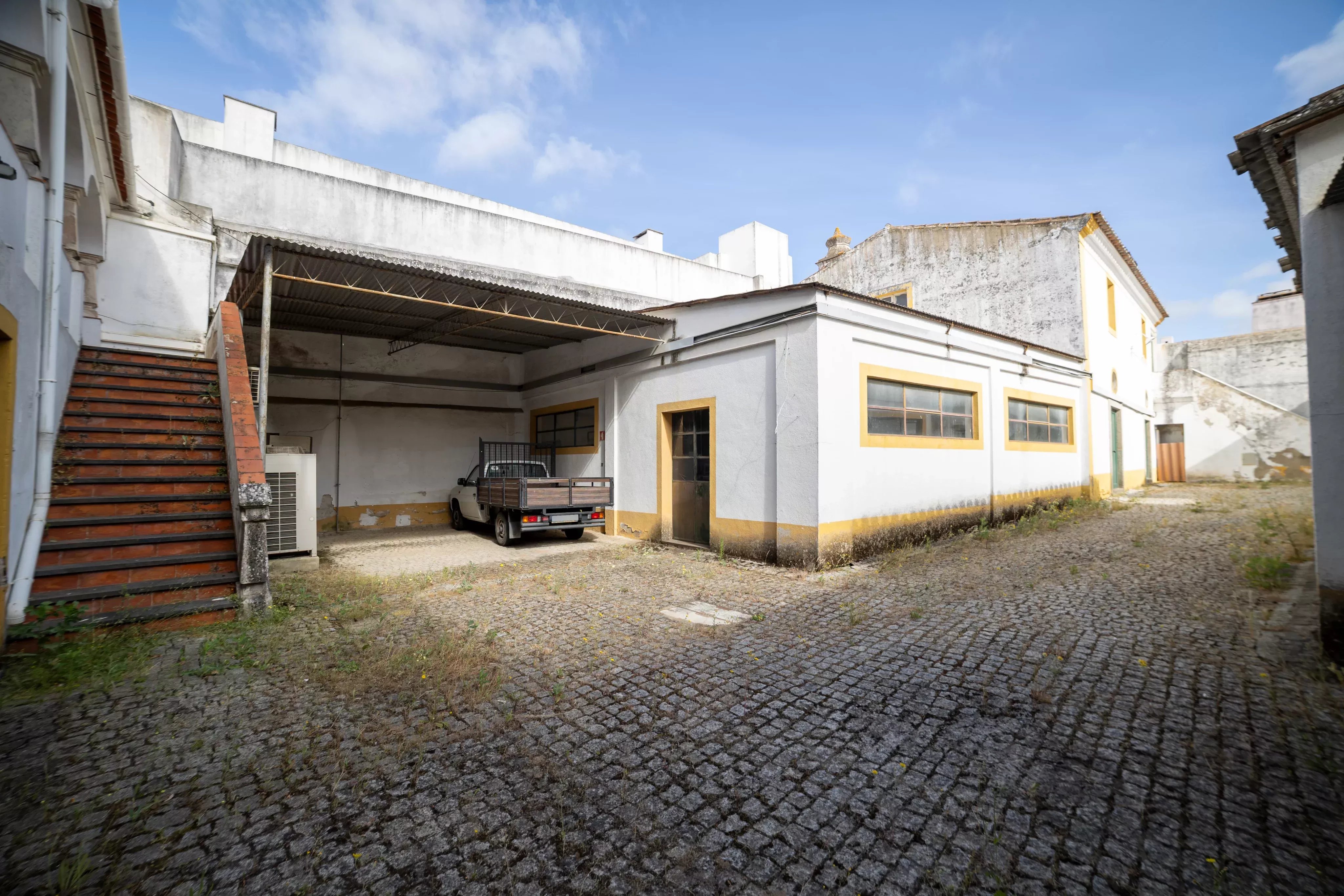 Spacious building with 30 rooms and an elevator in Évora 87042401 image 9