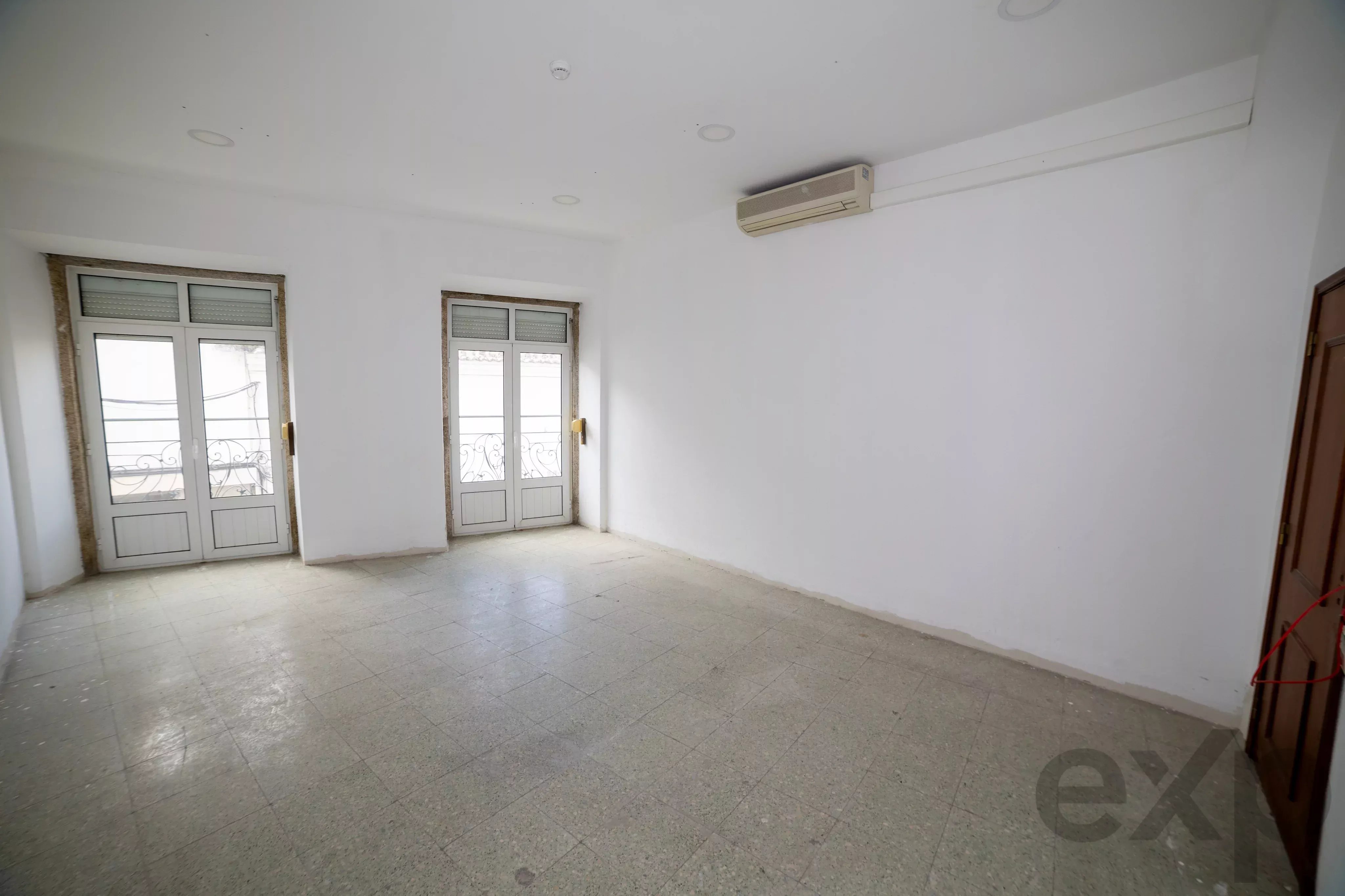 Spacious building with 30 rooms and an elevator in Évora 87042401 image 28