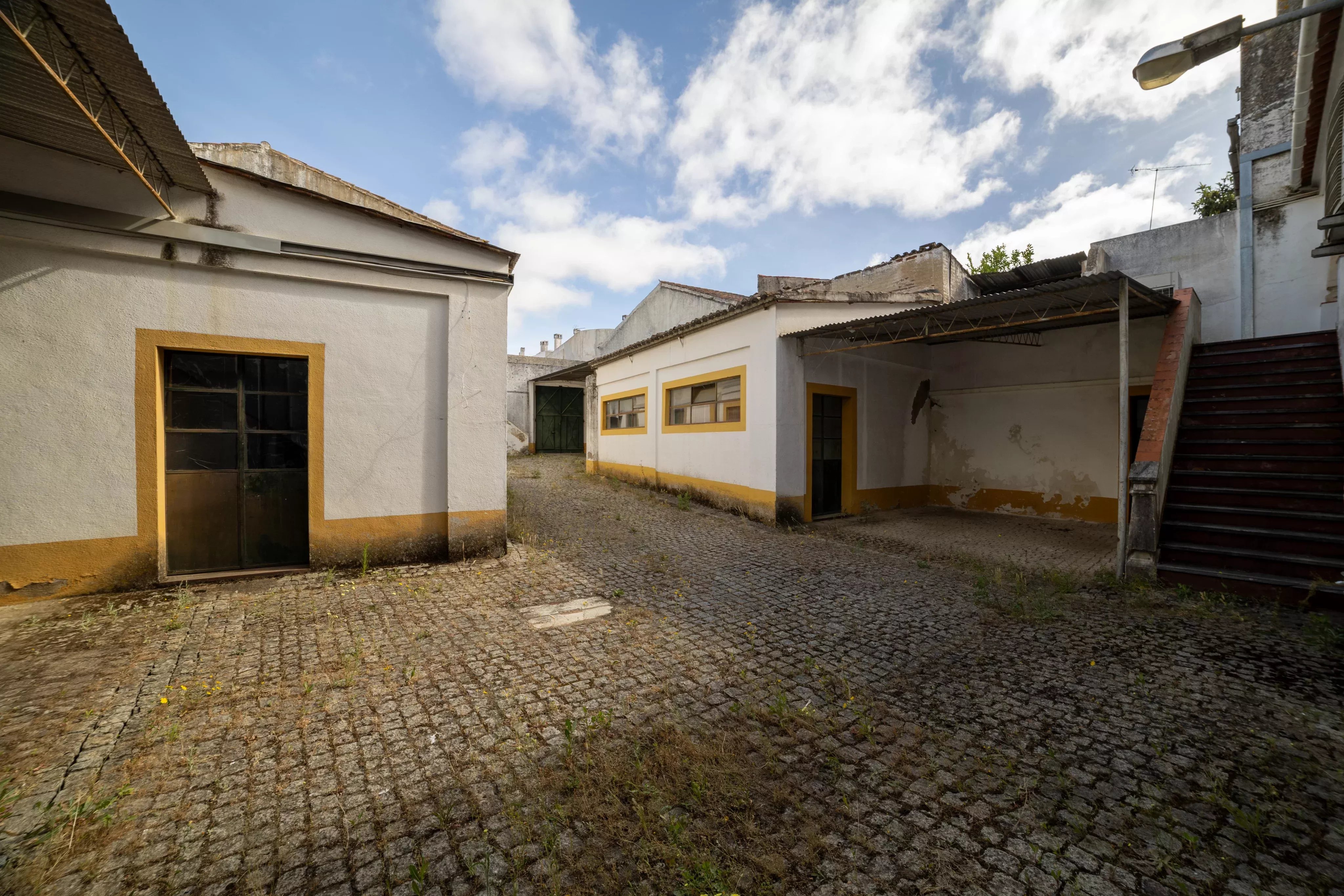 Spacious building with 30 rooms and an elevator in Évora 87042401 image 8