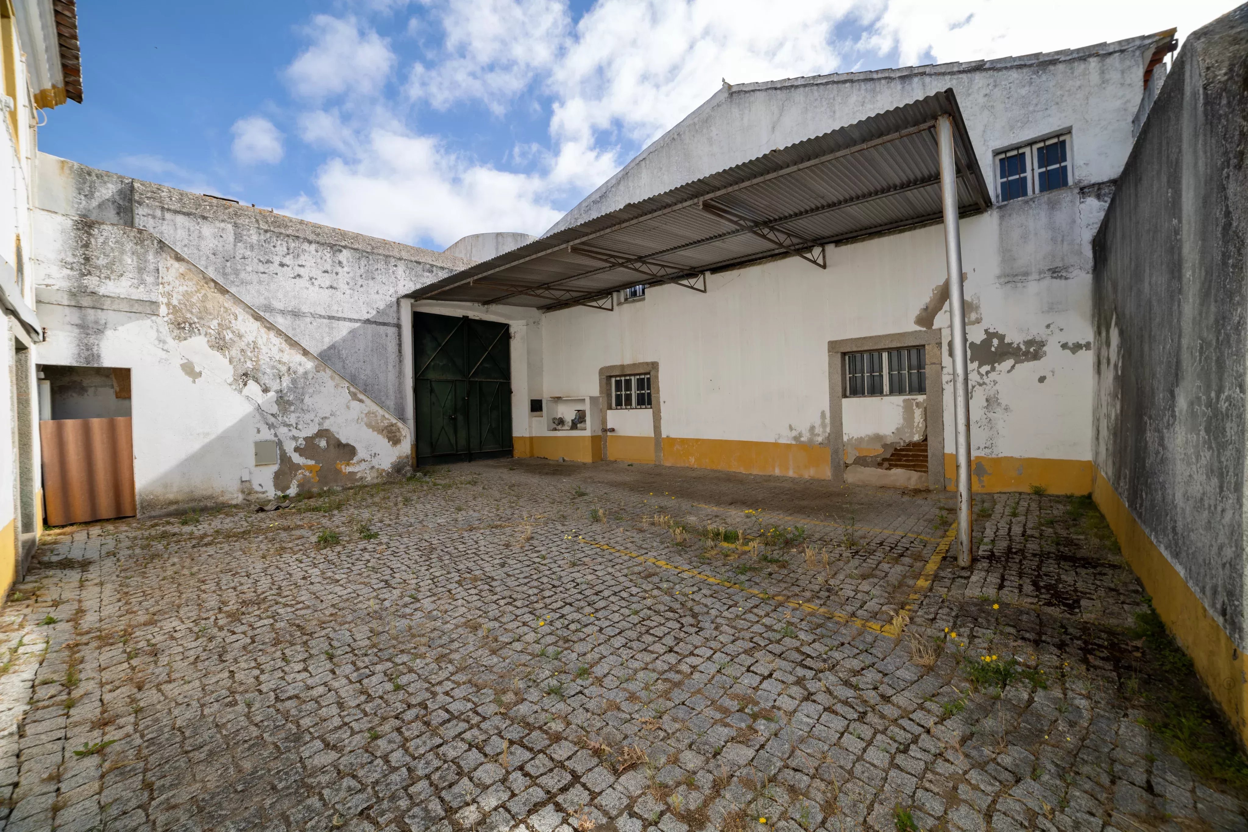 Spacious building with 30 rooms and an elevator in Évora 87042401 image 14