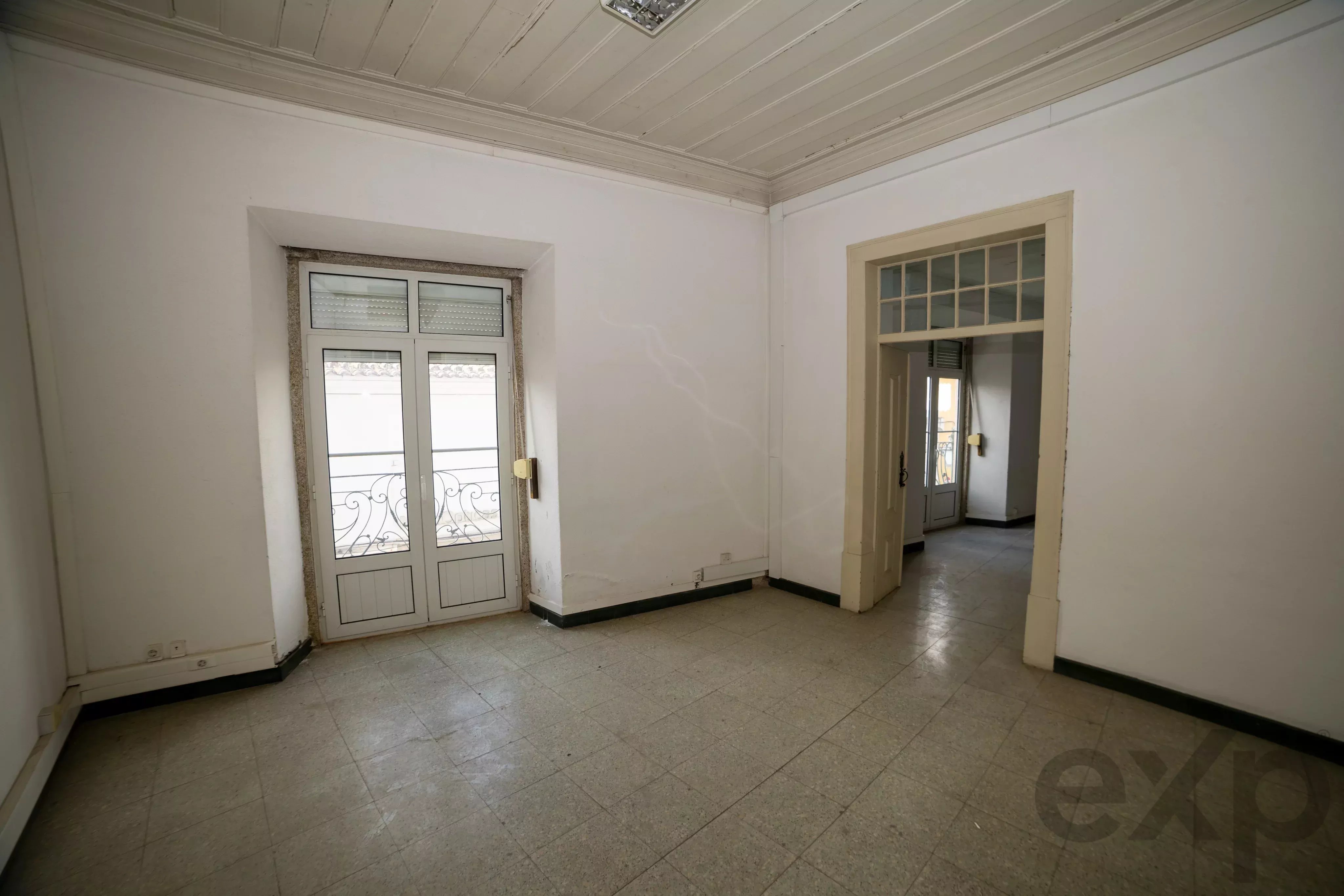 Spacious building with 30 rooms and an elevator in Évora 87042401 image 35