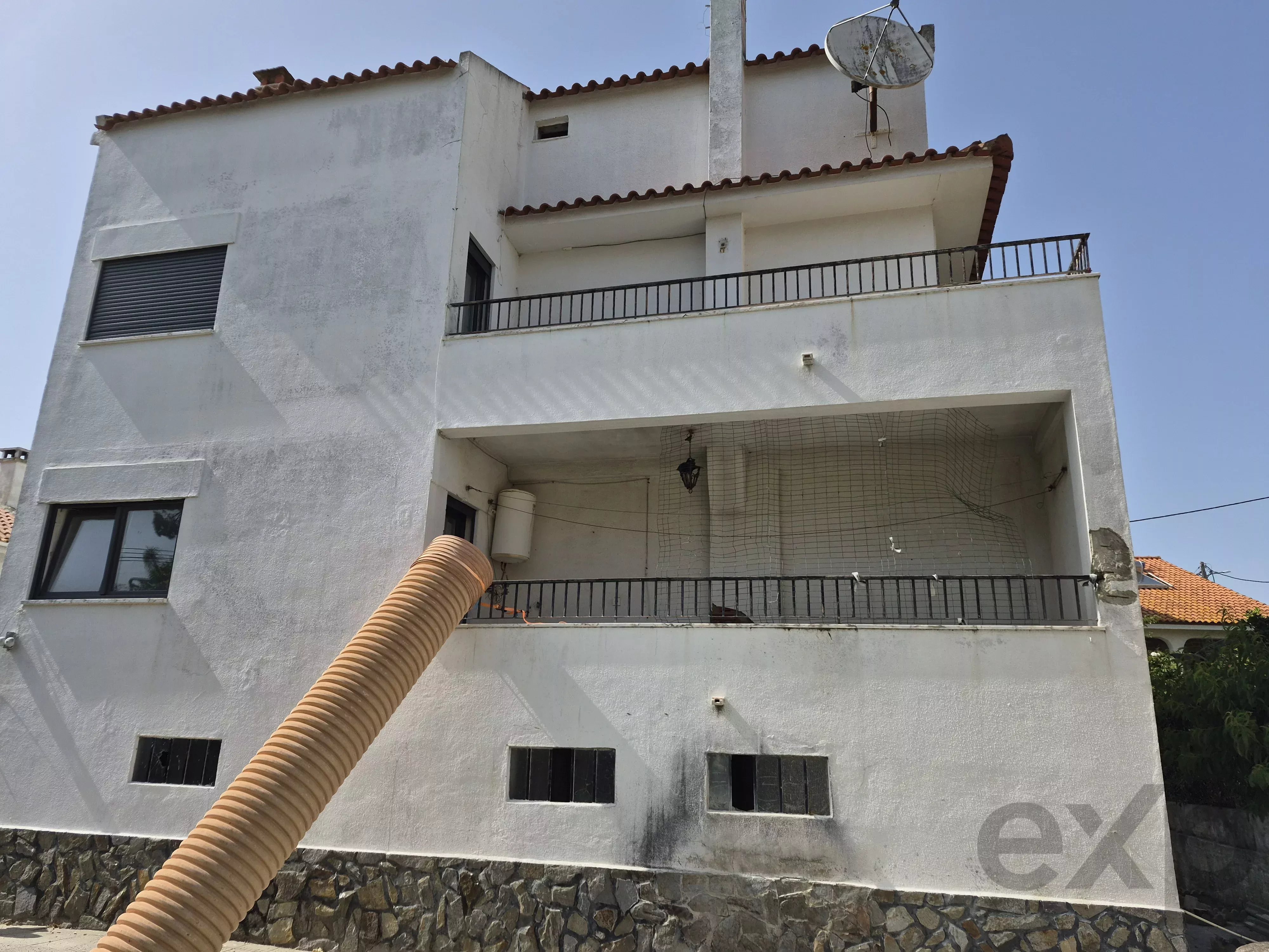 MORADIA T6 PARA RECUPERAR – VAL CAVALA, CHARNECA DA CAPARICA