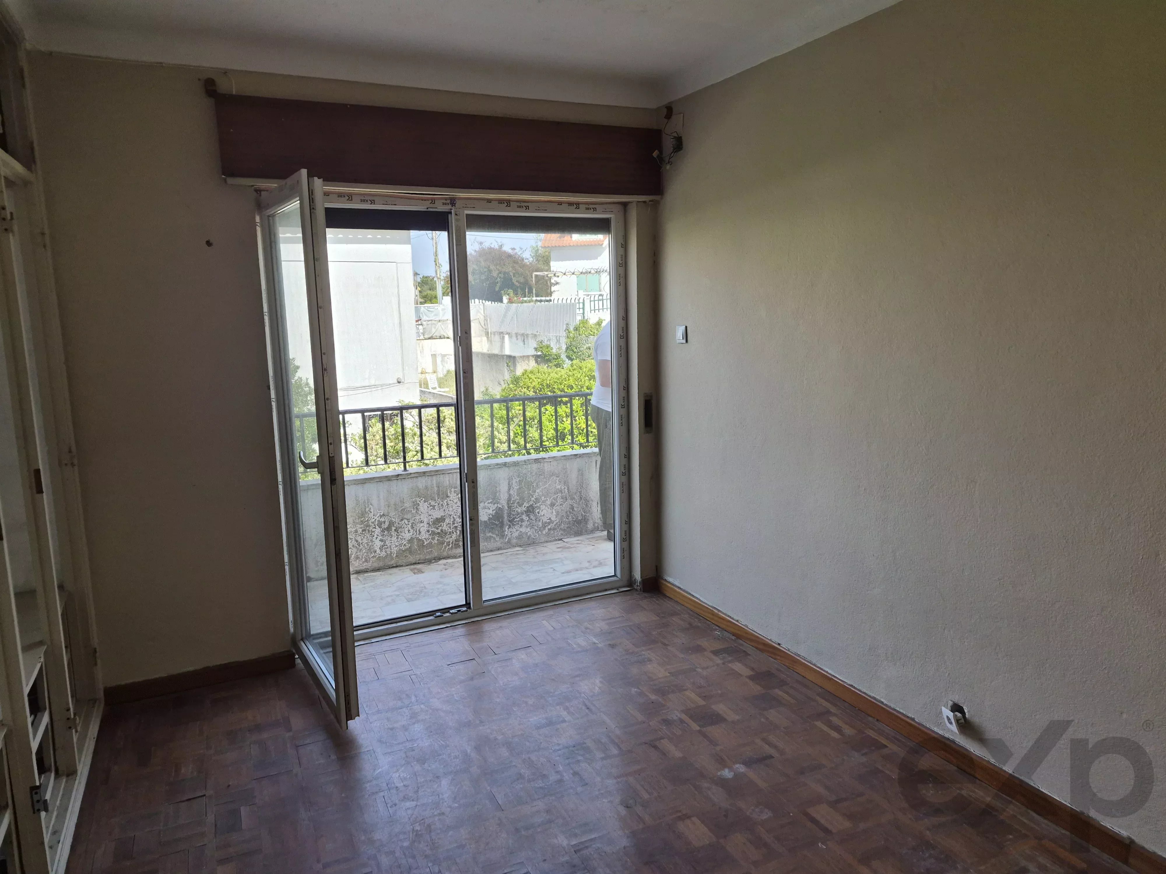 MORADIA T6 PARA RECUPERAR – VAL CAVALA, CHARNECA DA CAPARICA 87042419 image 9