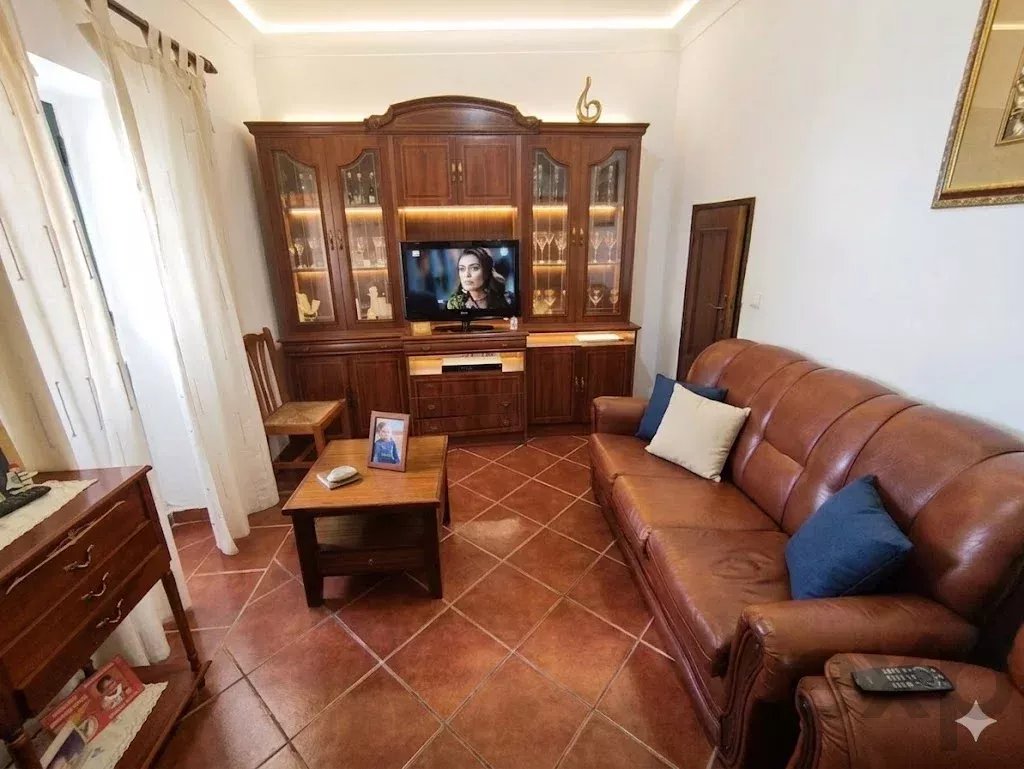 Three‑Bedroom Residence in Crato / Passo da Metade 87043709 image 7