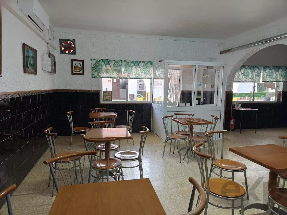 Moradia T3 e Snack Bar