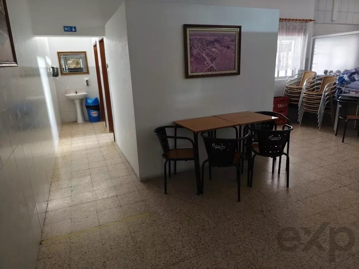 Moradia T3 e Snack Bar